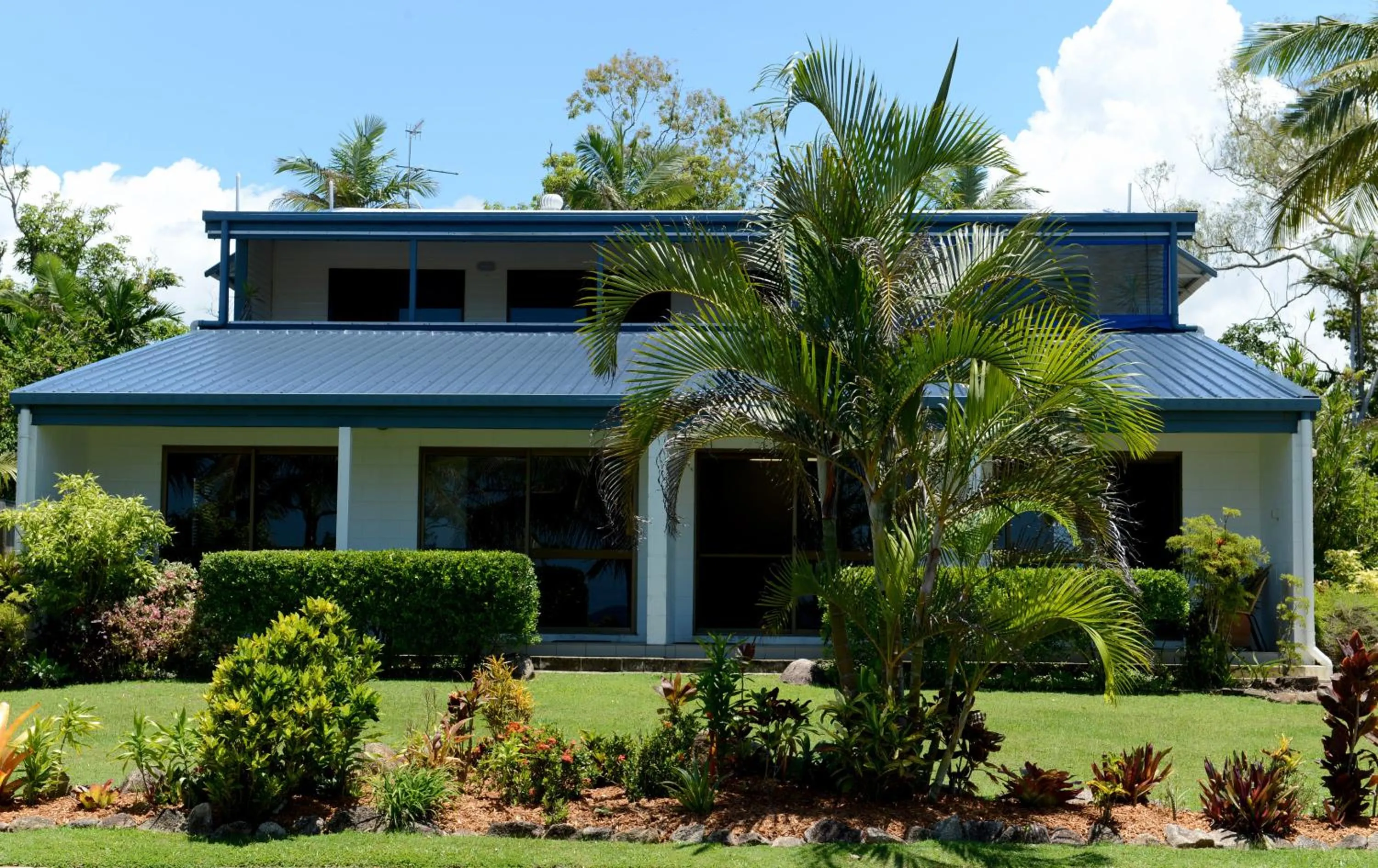 Facade/entrance in Apollo Jewel Beachfront Apartments
