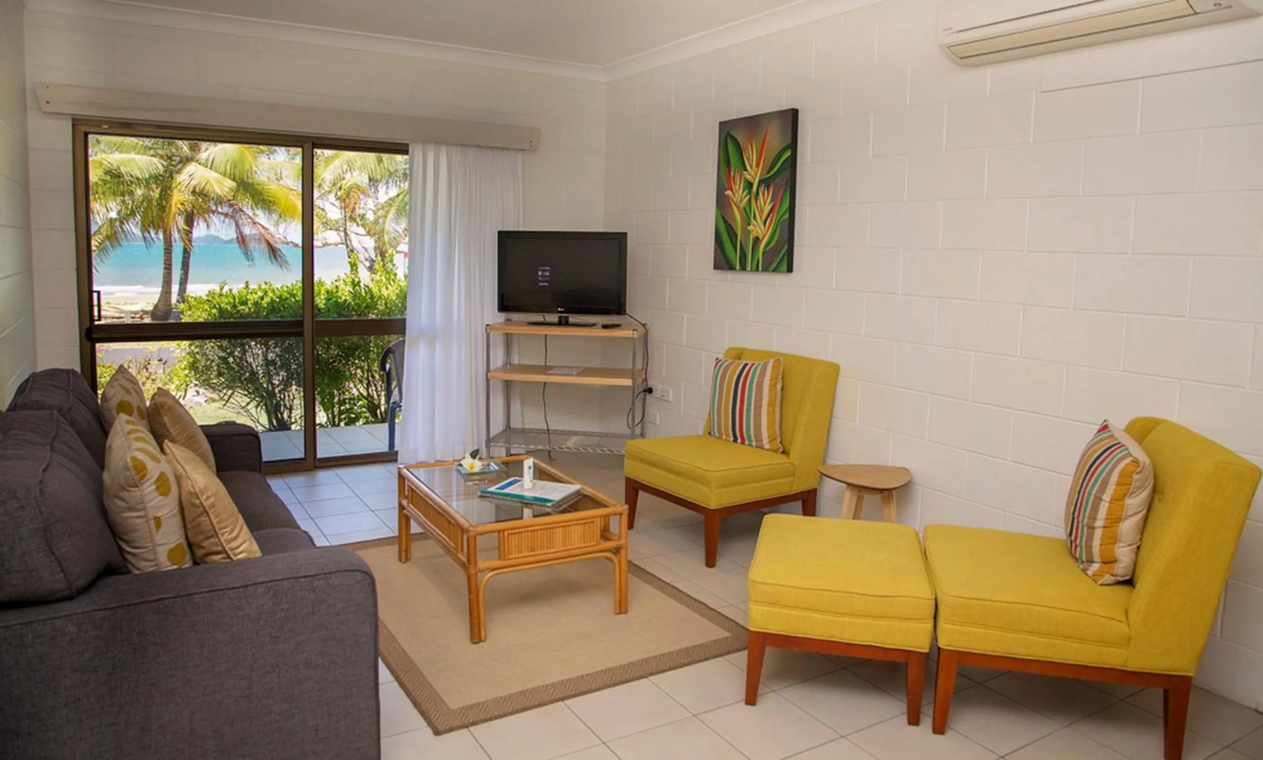 TV and multimedia in Apollo Jewel Beachfront Apartments