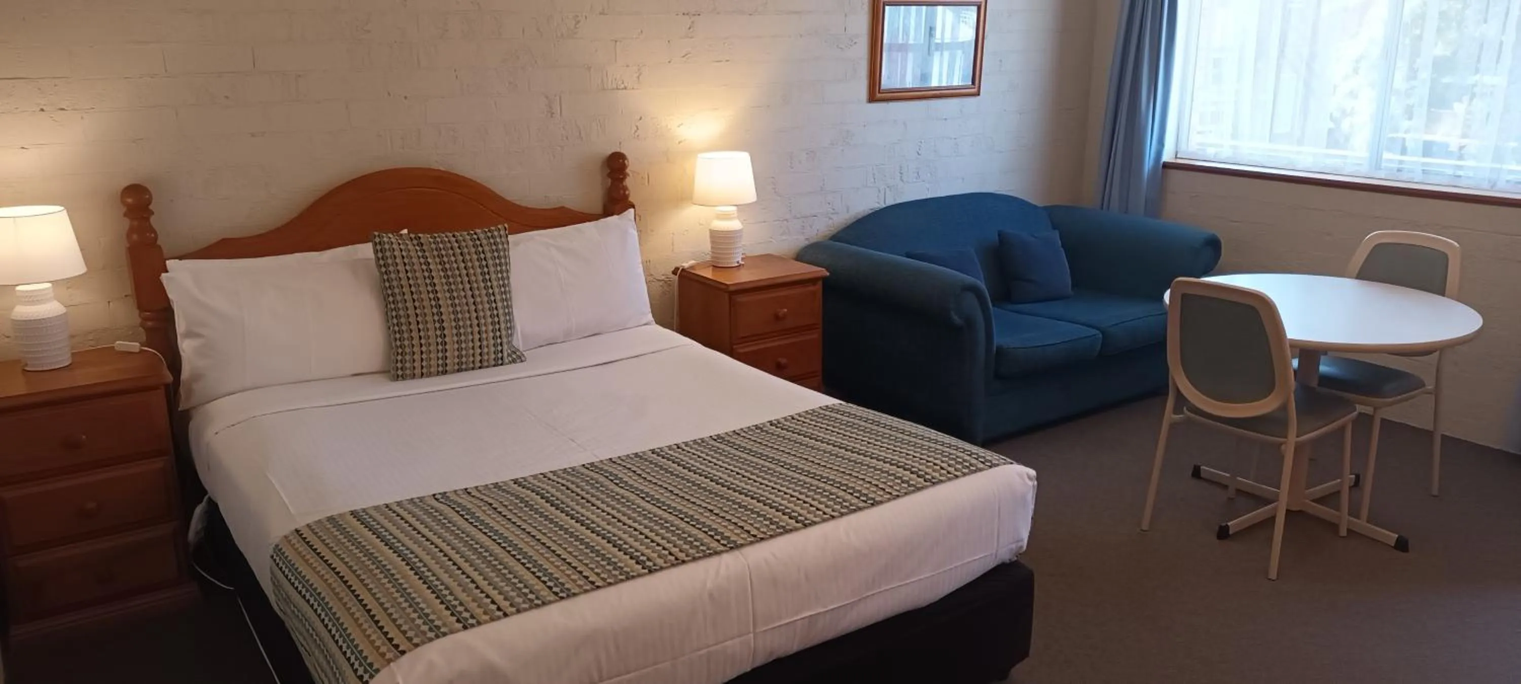 Bed in Blue Diamond Motor Inn