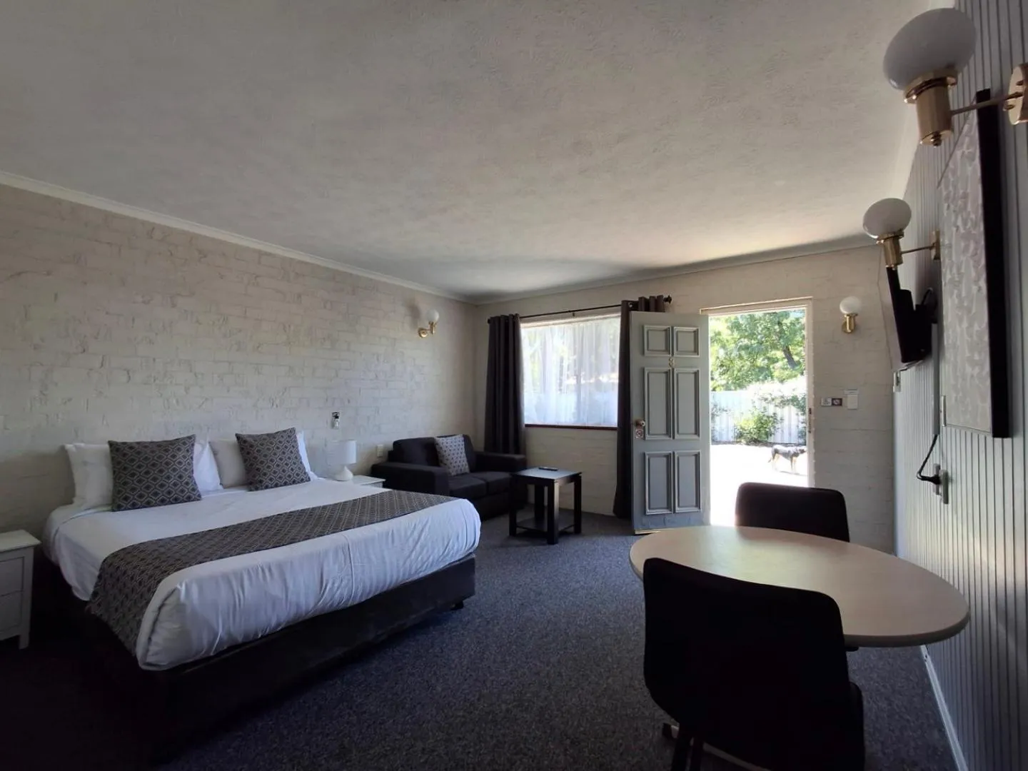 Bed in Blue Diamond Motor Inn