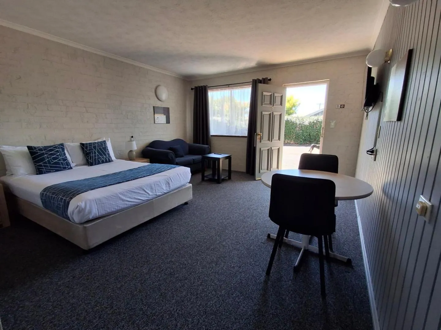 Bed in Blue Diamond Motor Inn