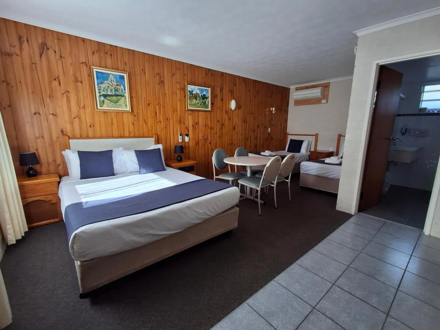 Bed in Blue Diamond Motor Inn