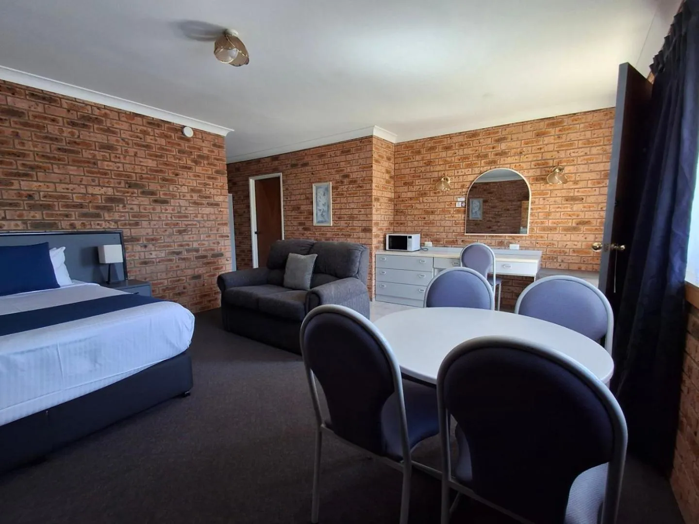 Bed in Blue Diamond Motor Inn