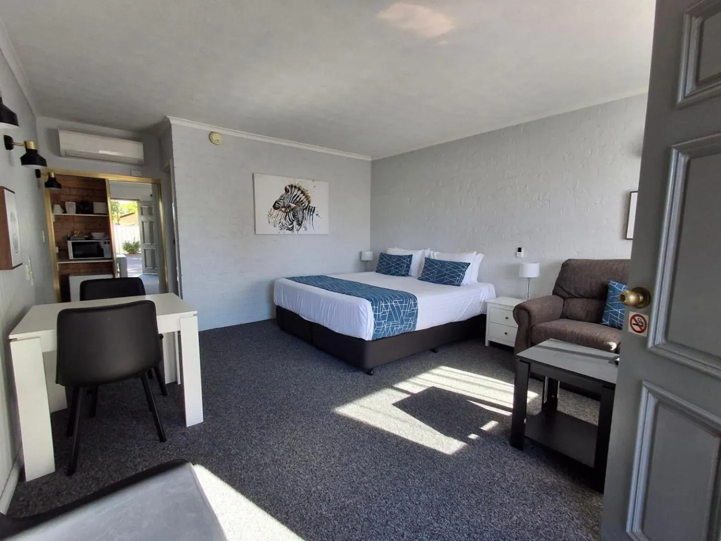 Bed in Blue Diamond Motor Inn