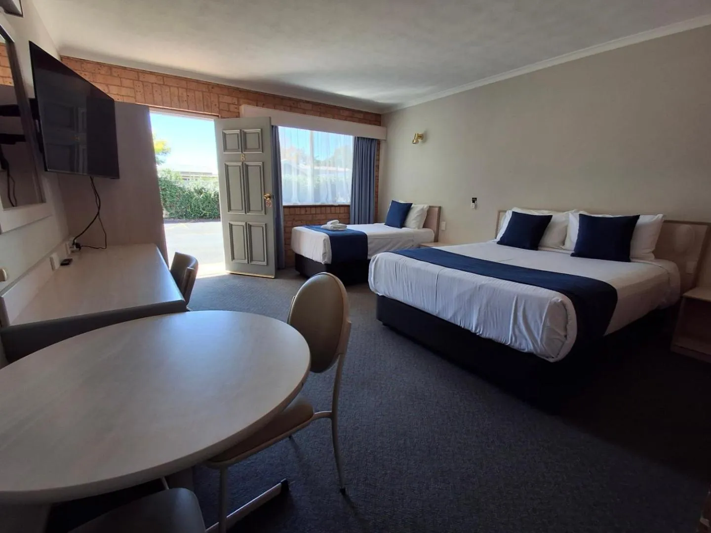 Bed in Blue Diamond Motor Inn