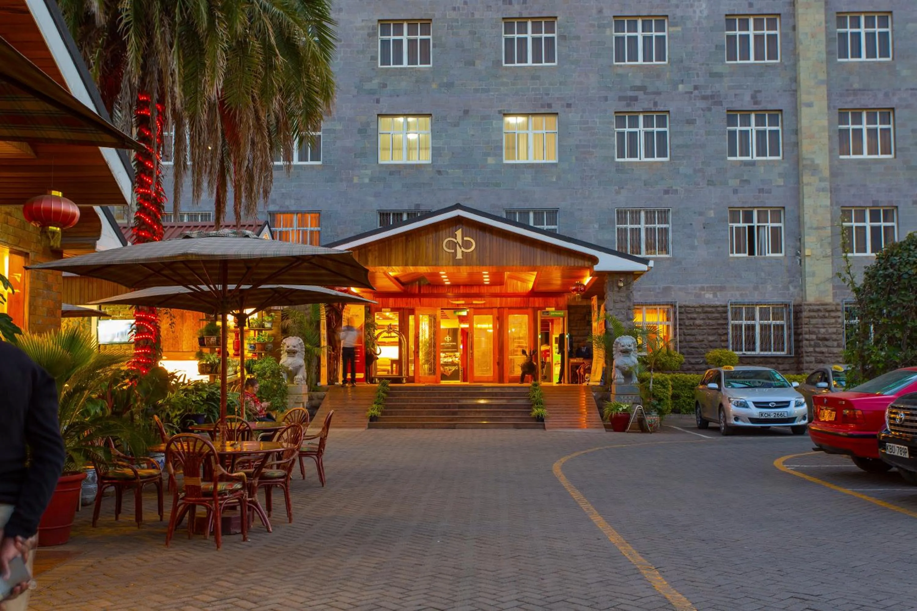 Parking in Eastland Hotel