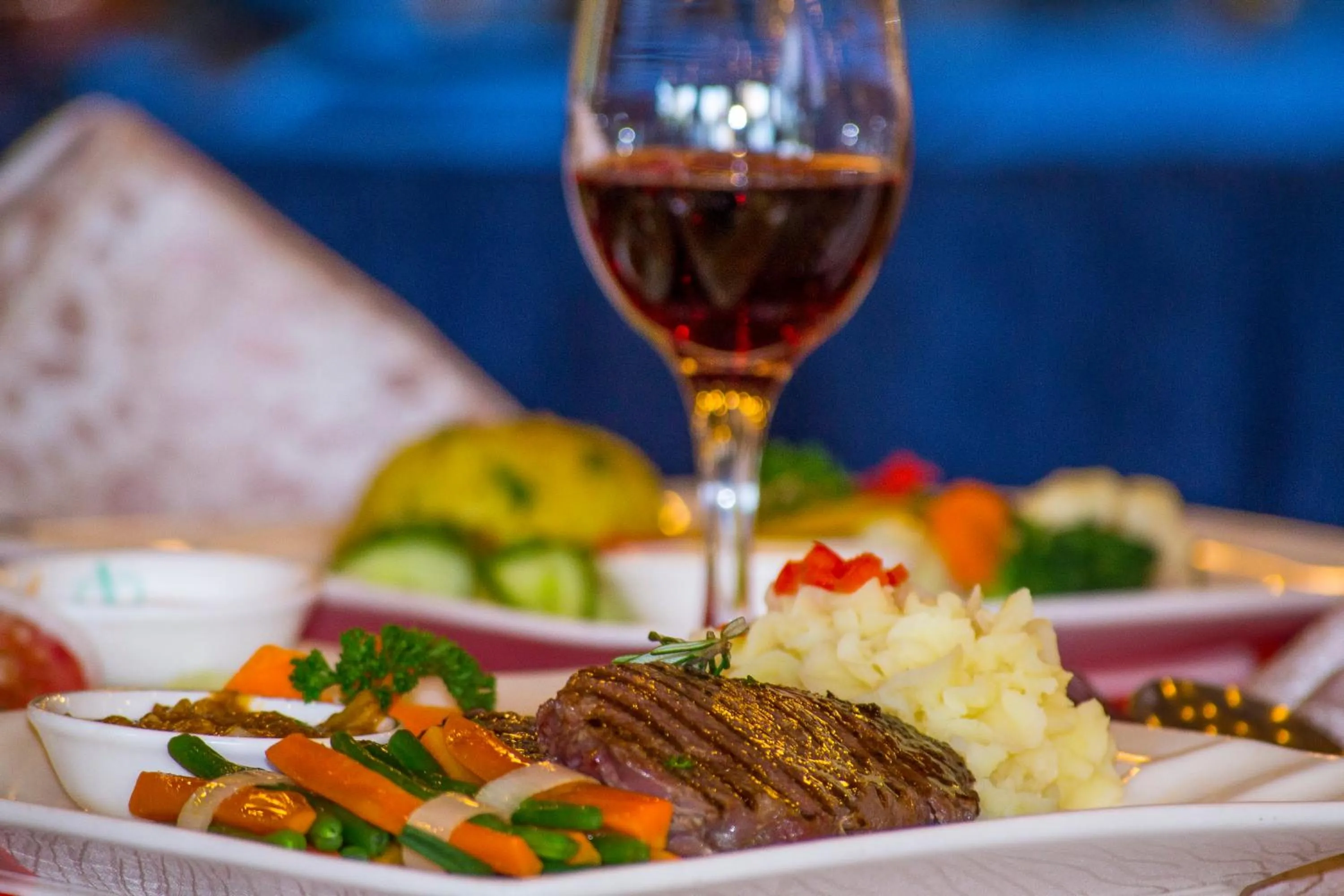 Food and drinks in Eastland Hotel