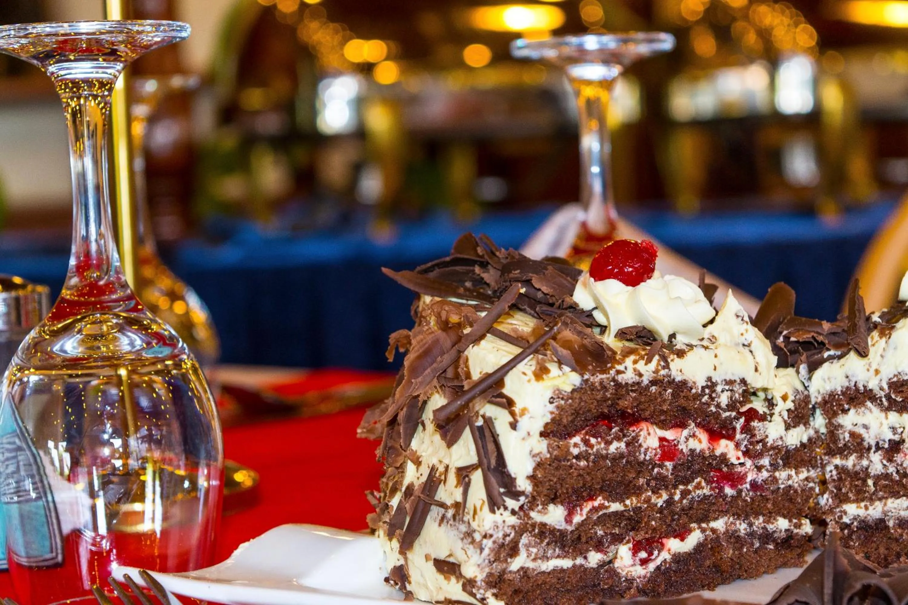 Food and drinks in Eastland Hotel