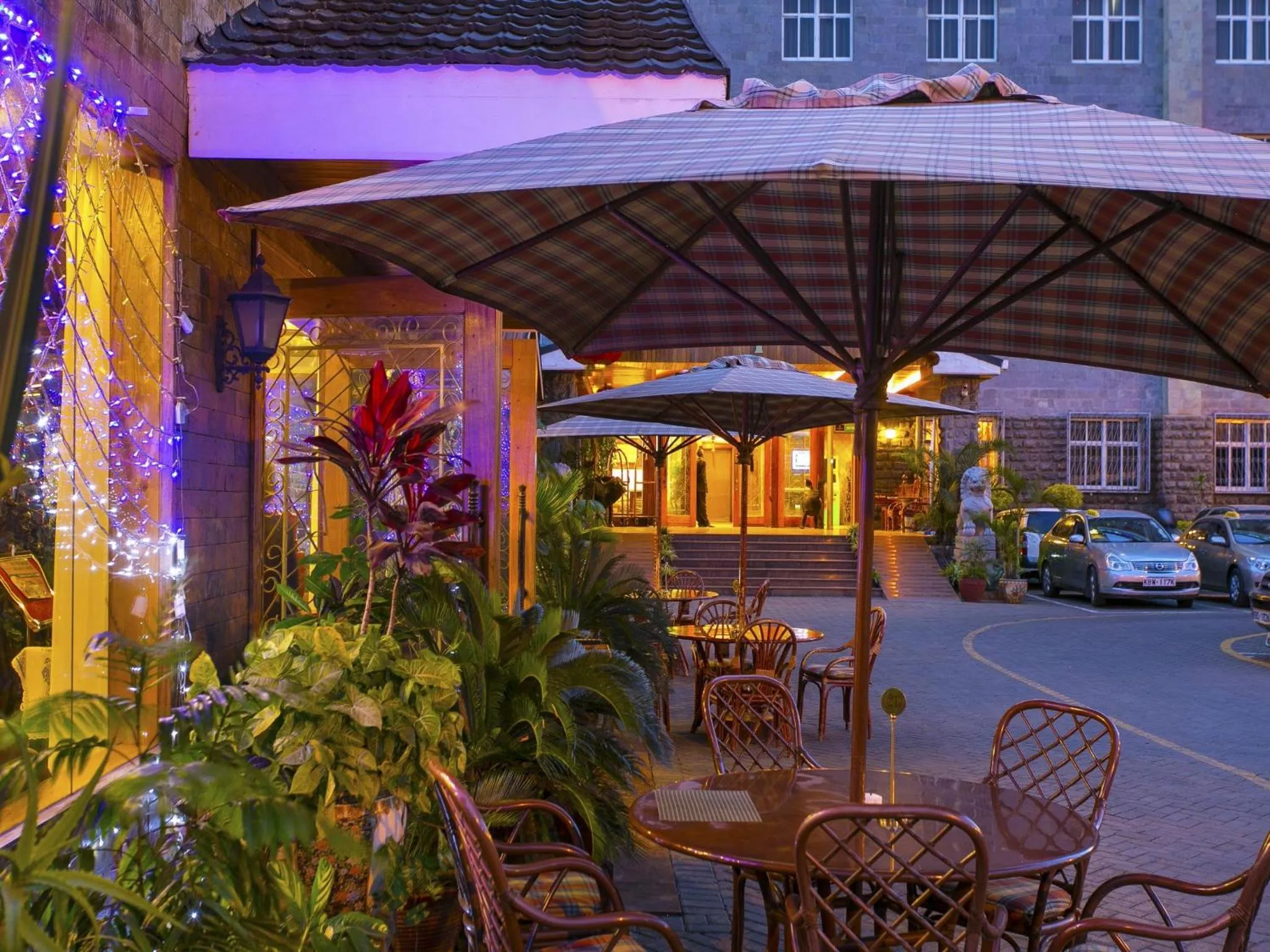 Facade/entrance in Eastland Hotel