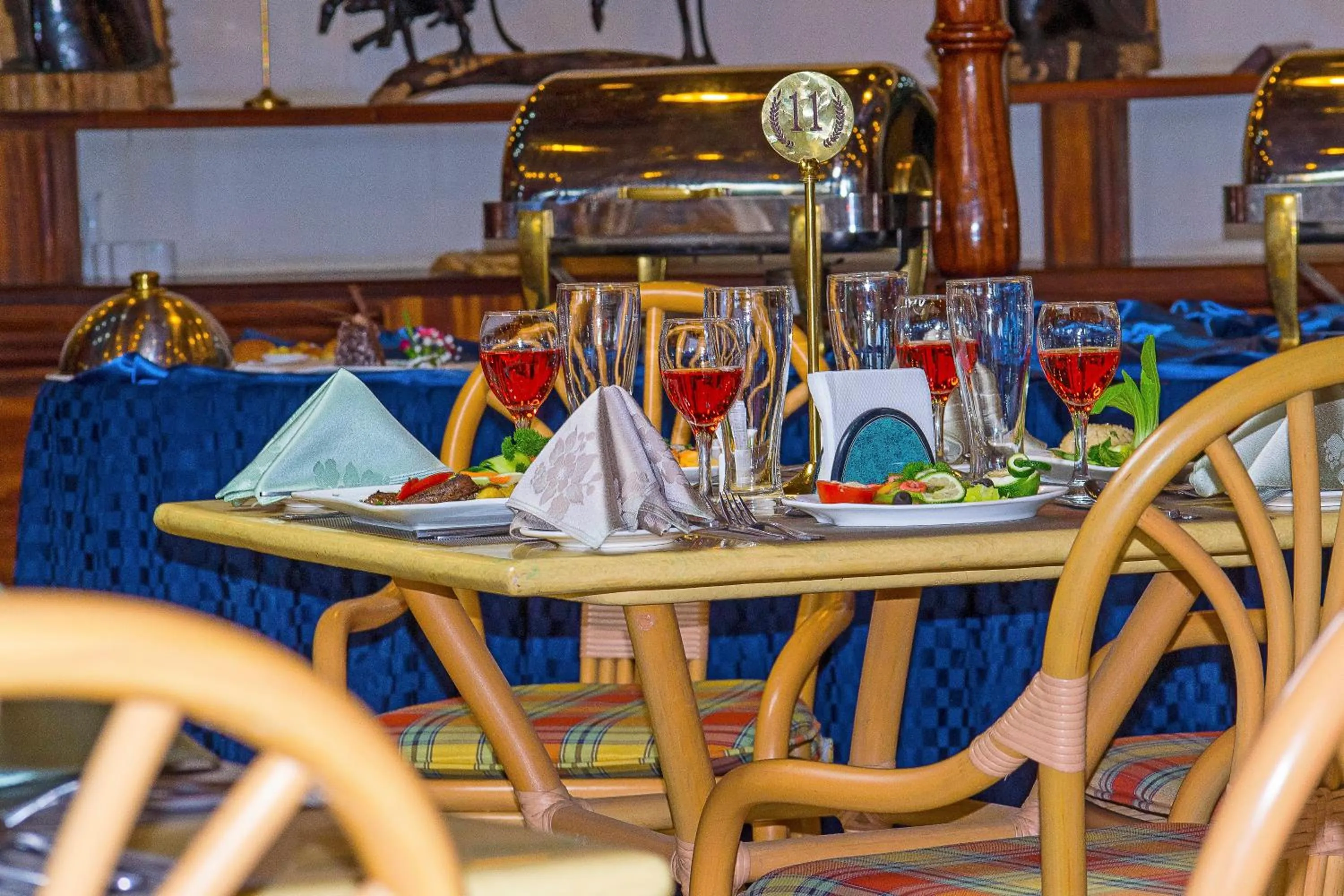 Restaurant/places to eat in Eastland Hotel