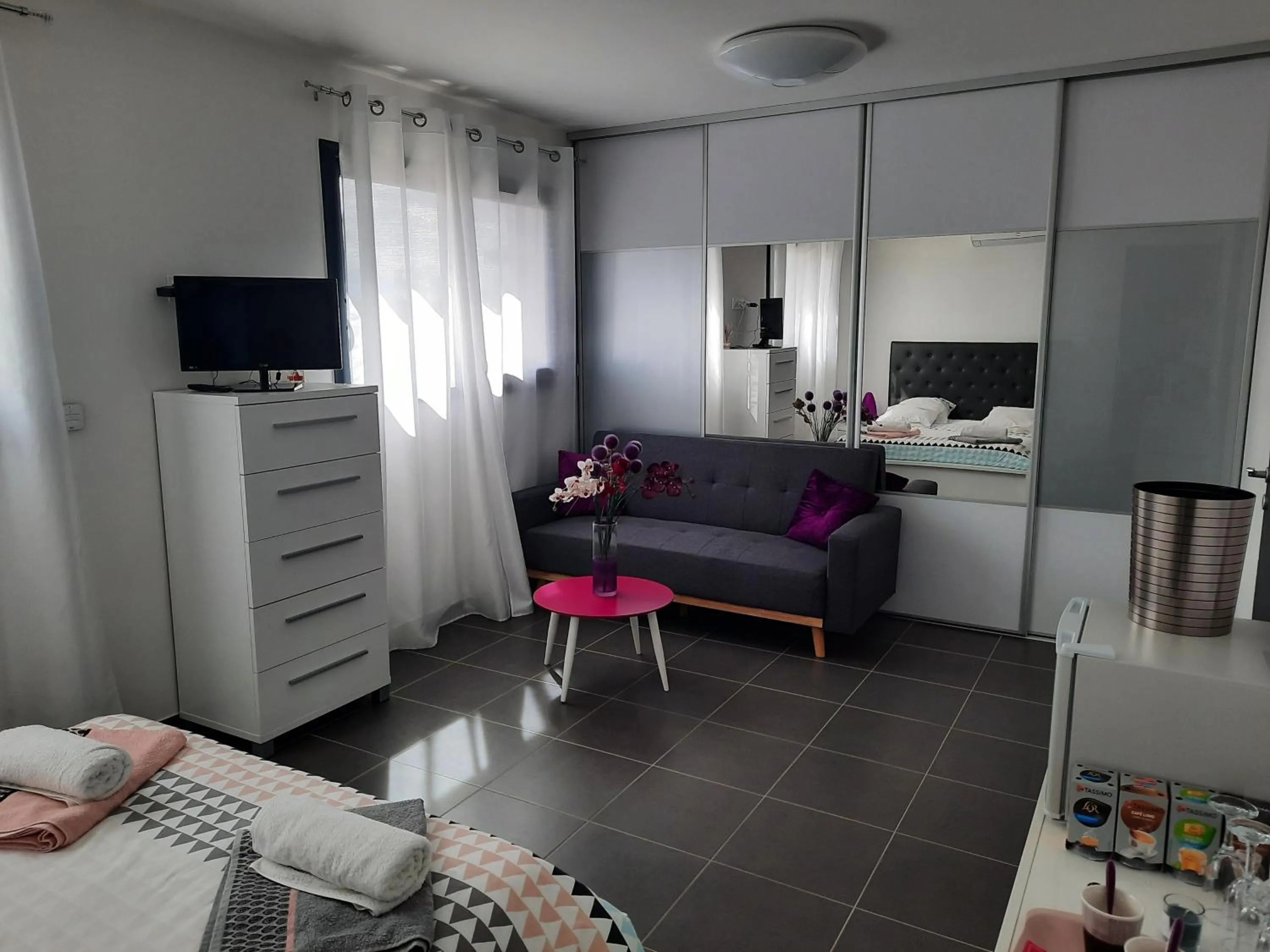 Seating area, Bed in CHAMBRE COSY Adults only