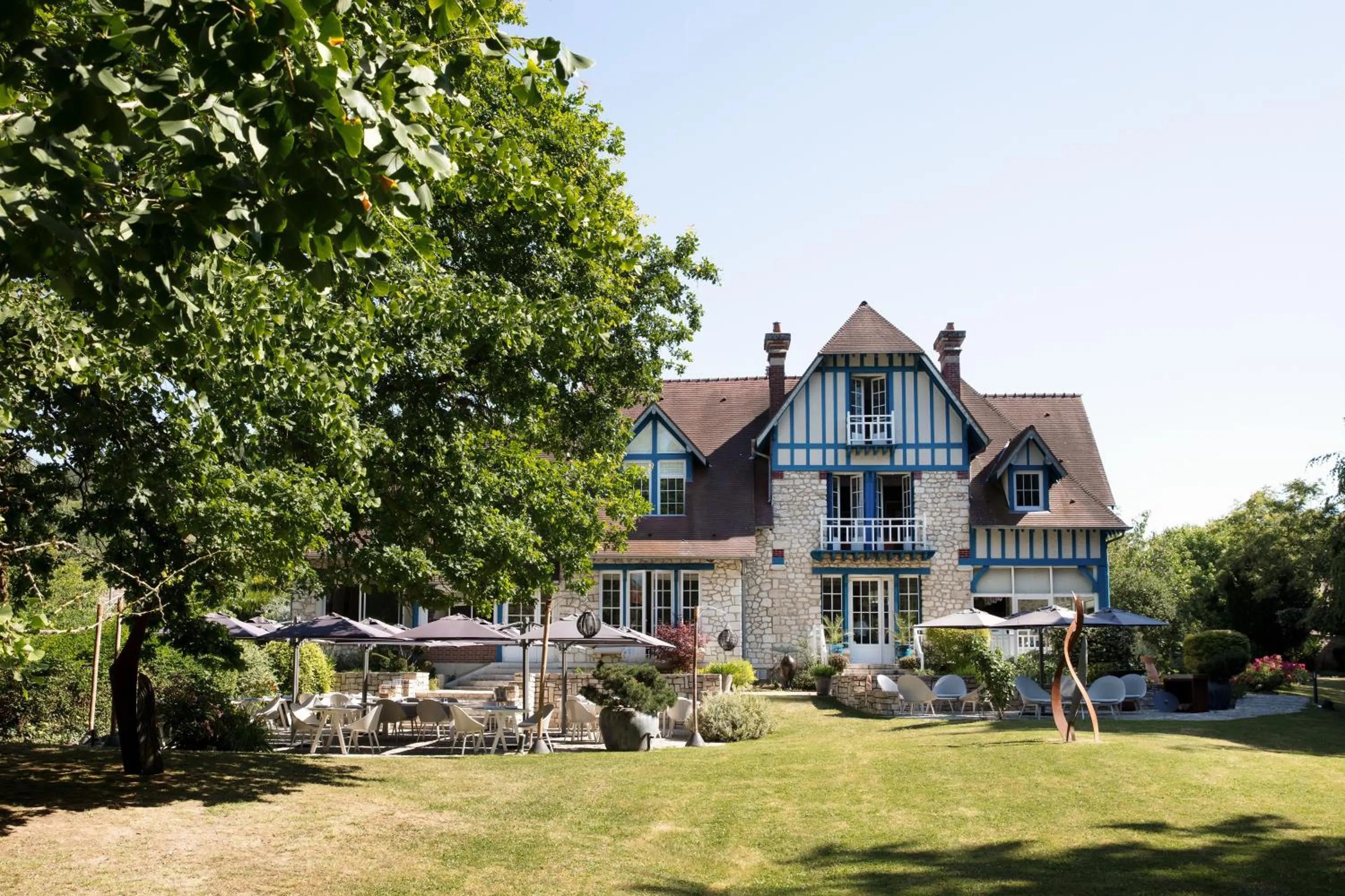 Property building in Le Jardin des Plumes