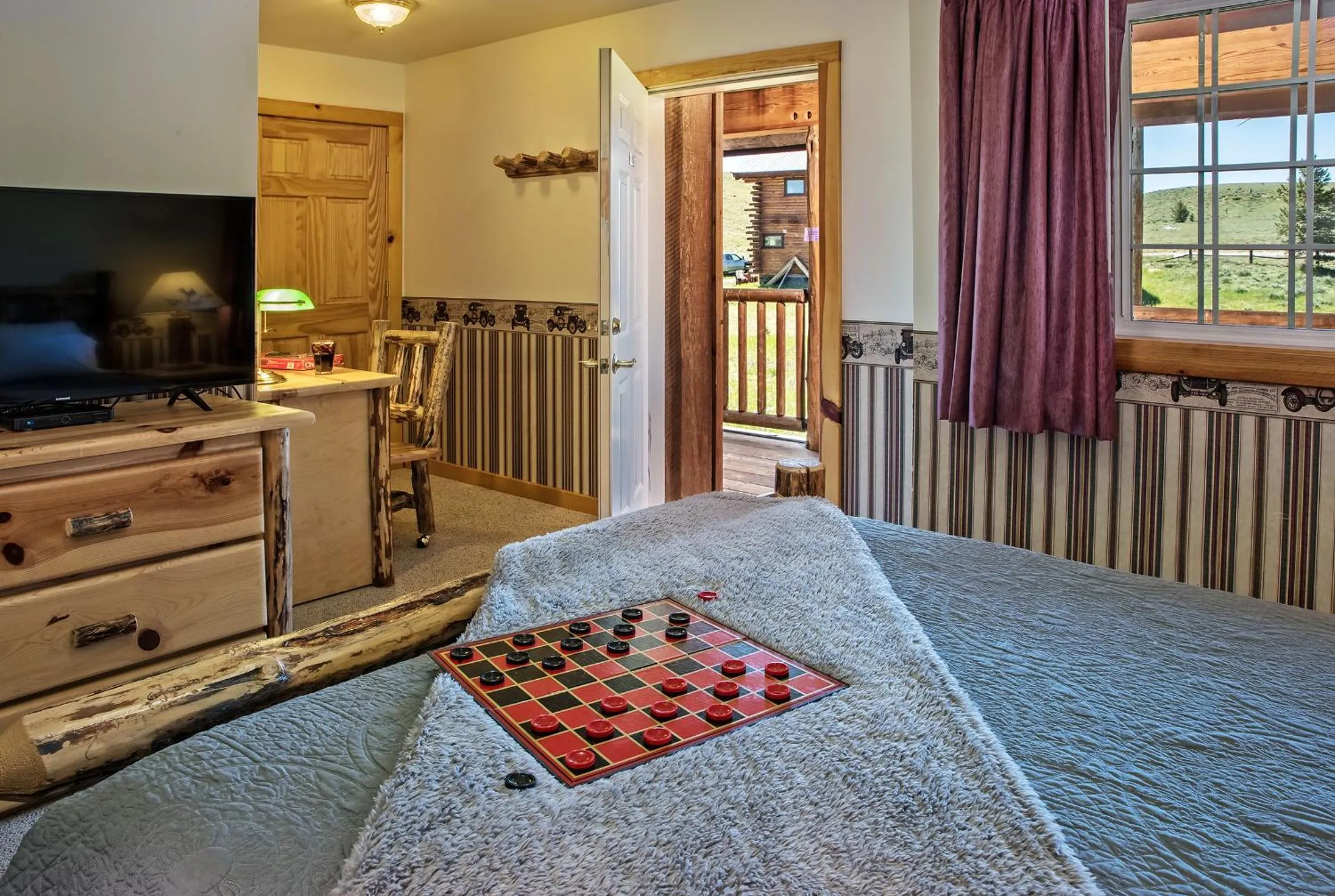 Bed in Stanley High Country Inn