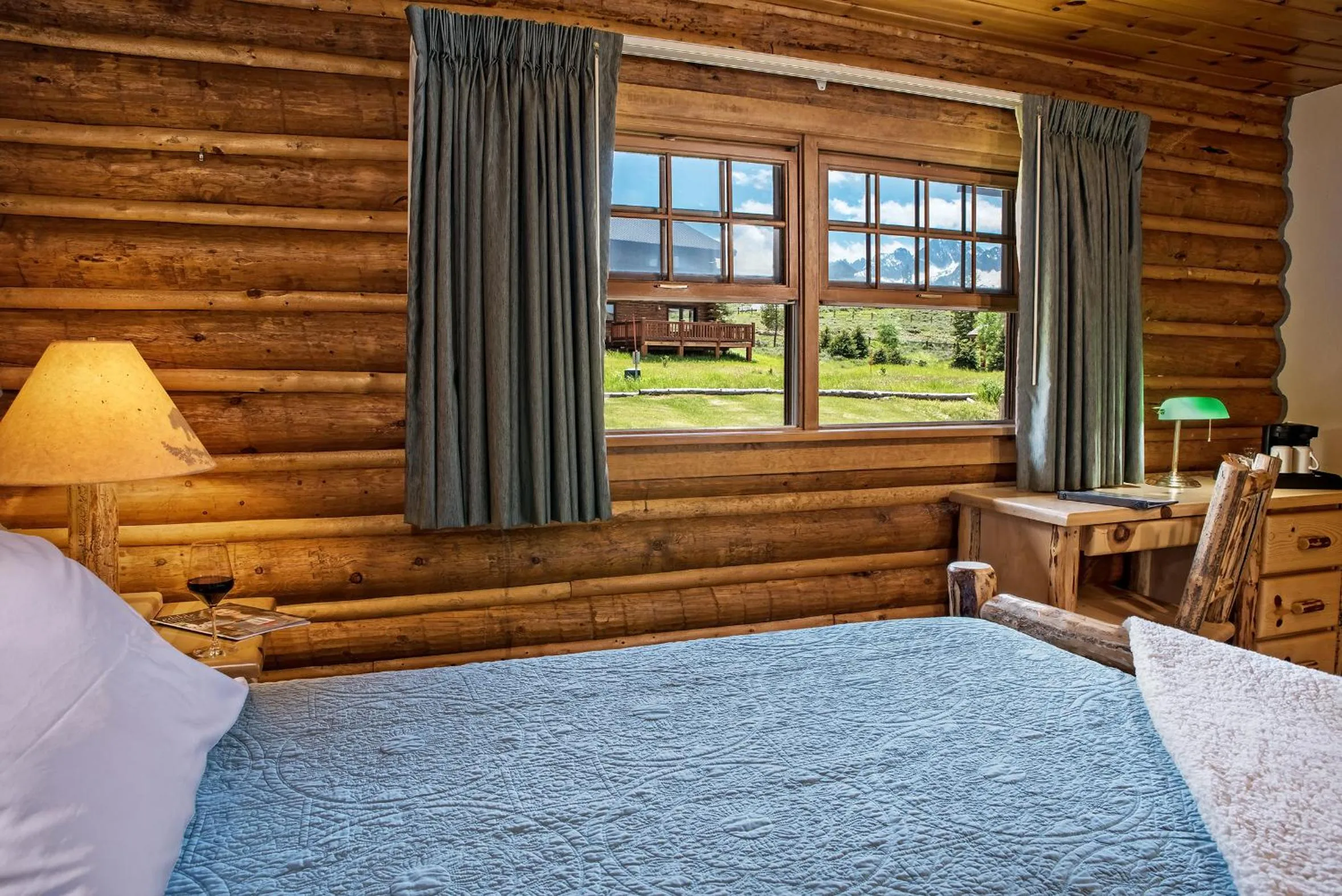 Bed in Stanley High Country Inn