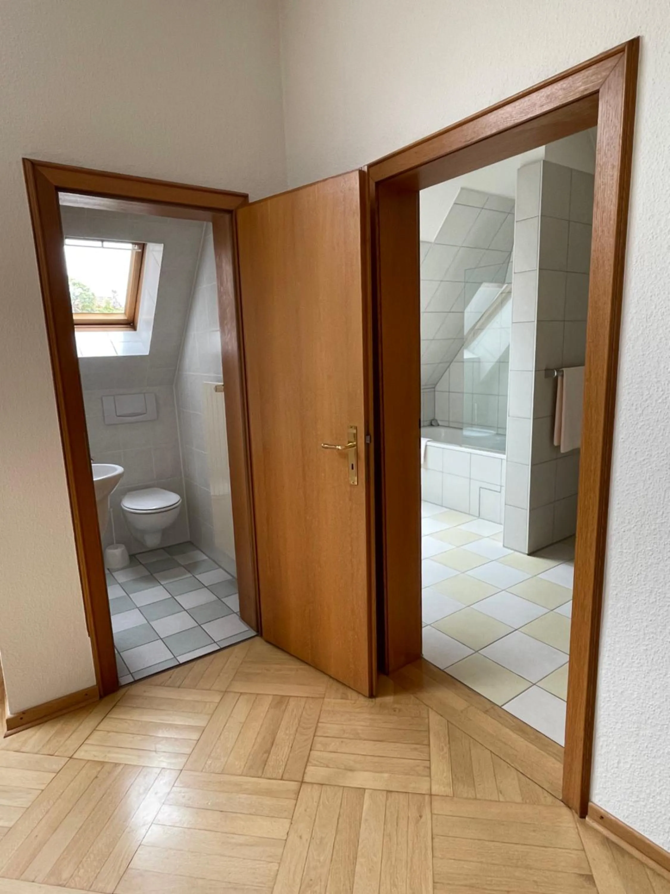 Toilet, Bed in Hotel Villa Tosca