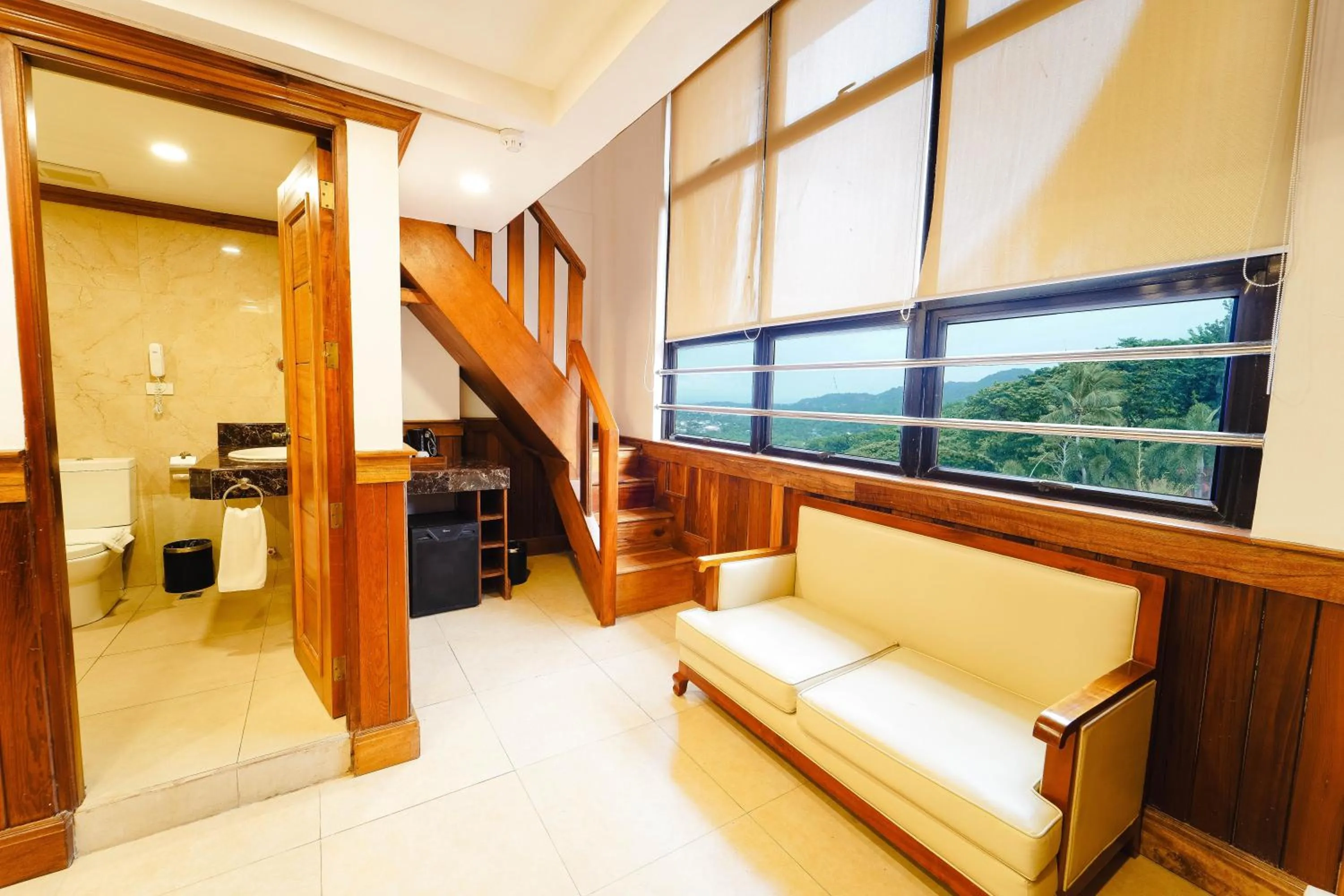 Living room in Sol Y Viento Mountain Hot Springs Resort