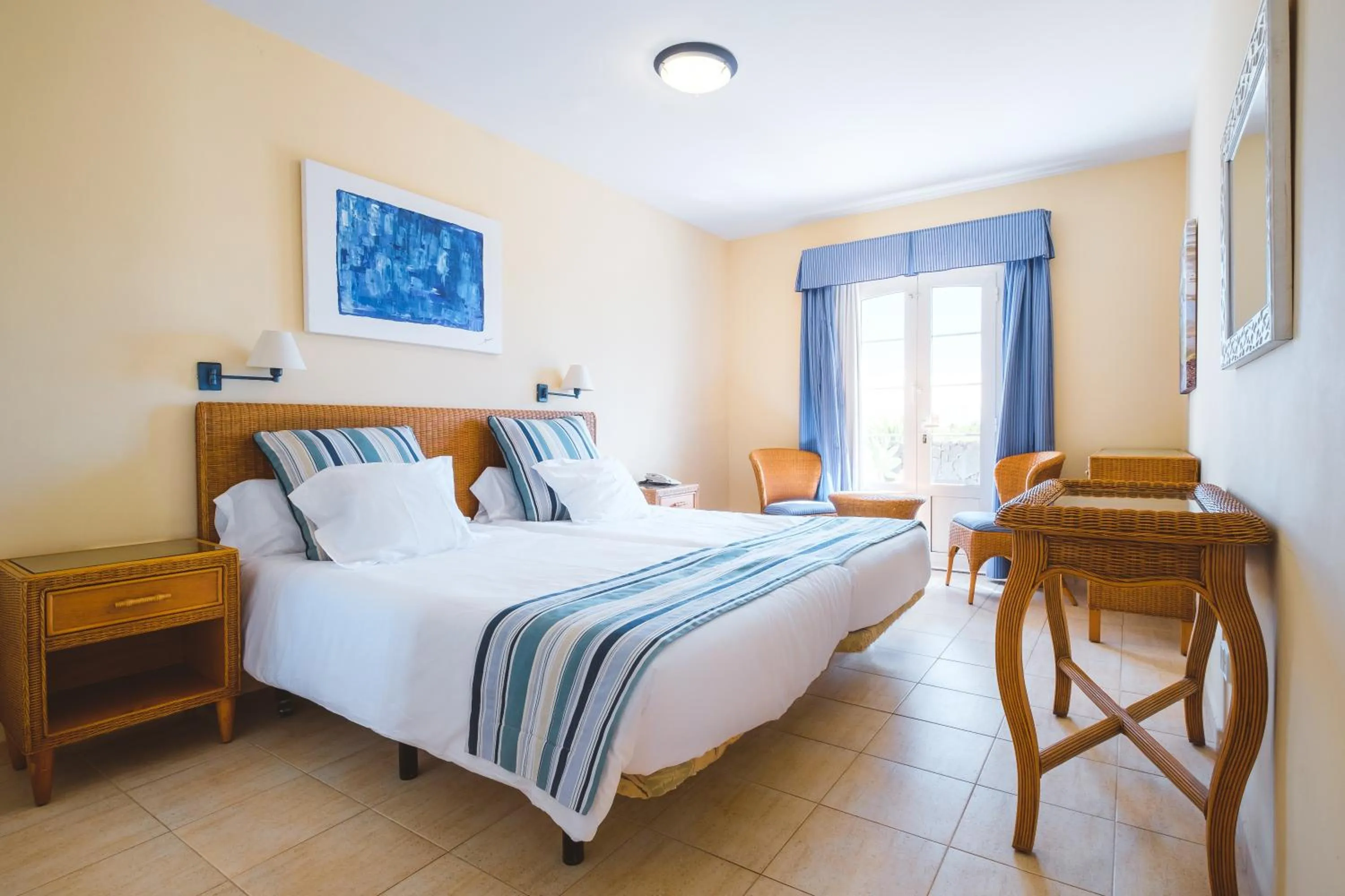 Bedroom, Bed in Apartamentos LIVVO Coloradamar