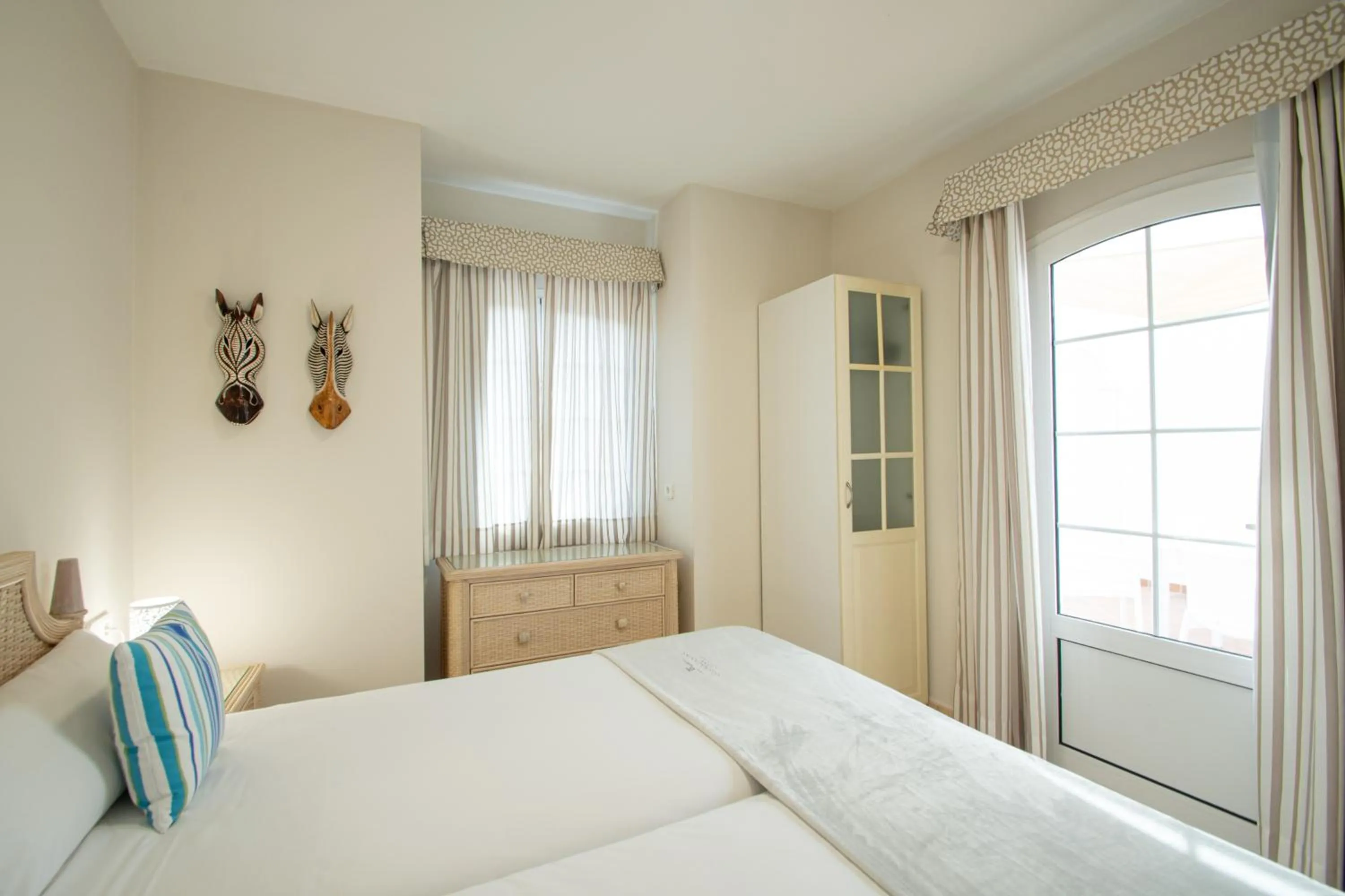 Photo of the whole room, Bed in Apartamentos LIVVO Coloradamar
