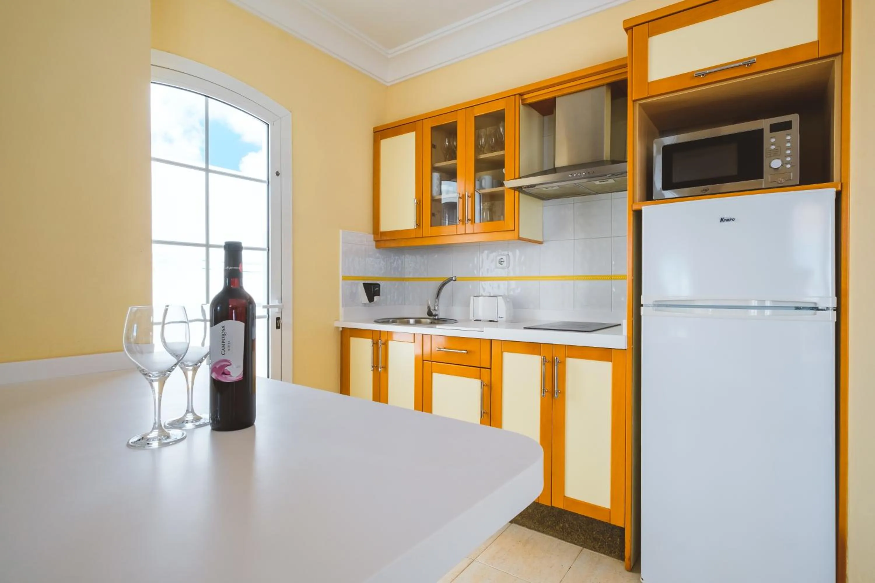 Kitchen or kitchenette in Apartamentos LIVVO Coloradamar