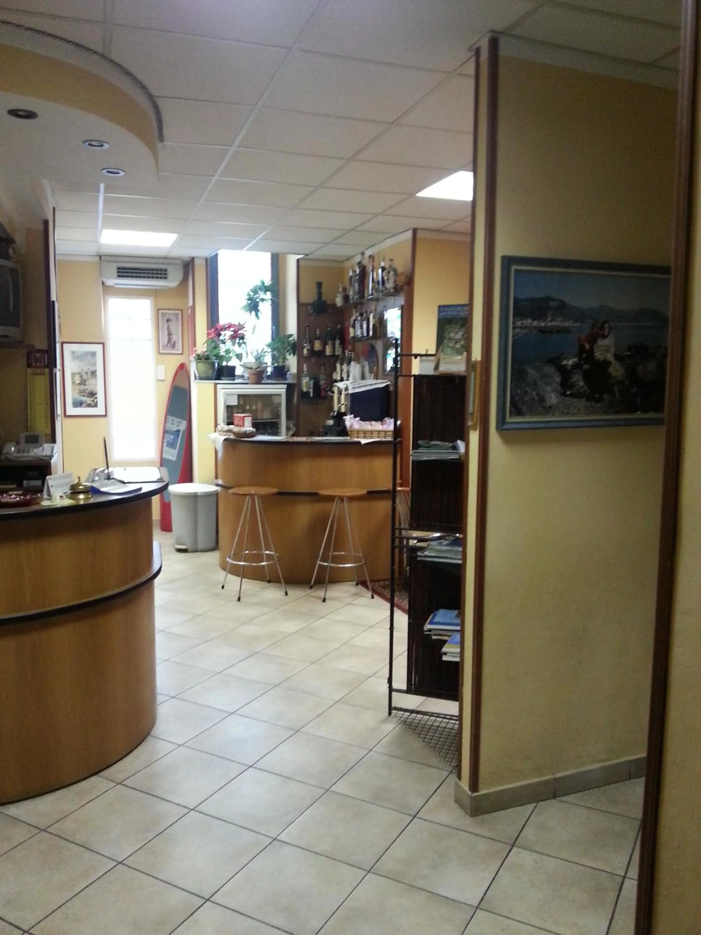 Restaurant/places to eat in Hotel Dora