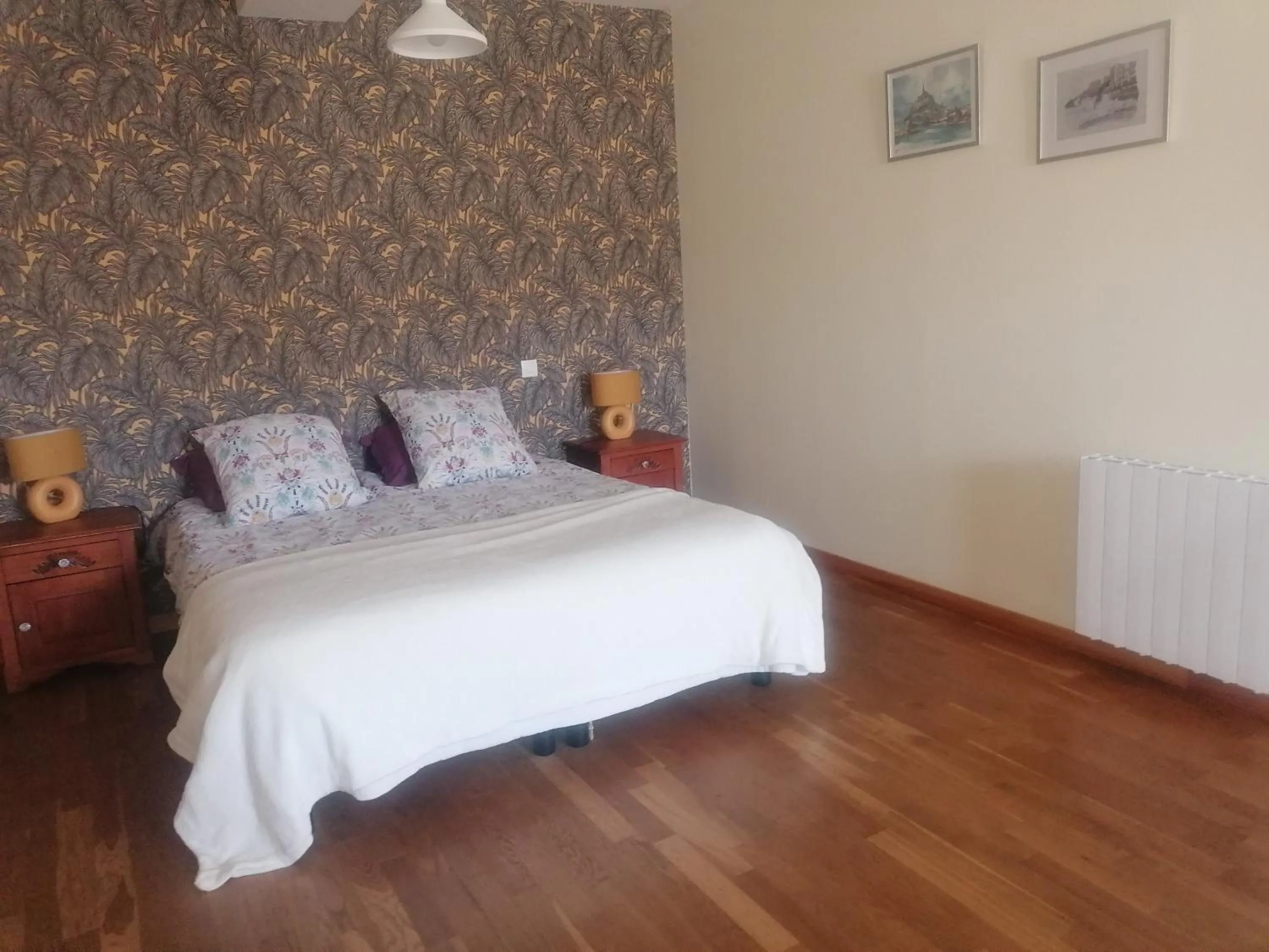 Bedroom, Bed in La Parisiere