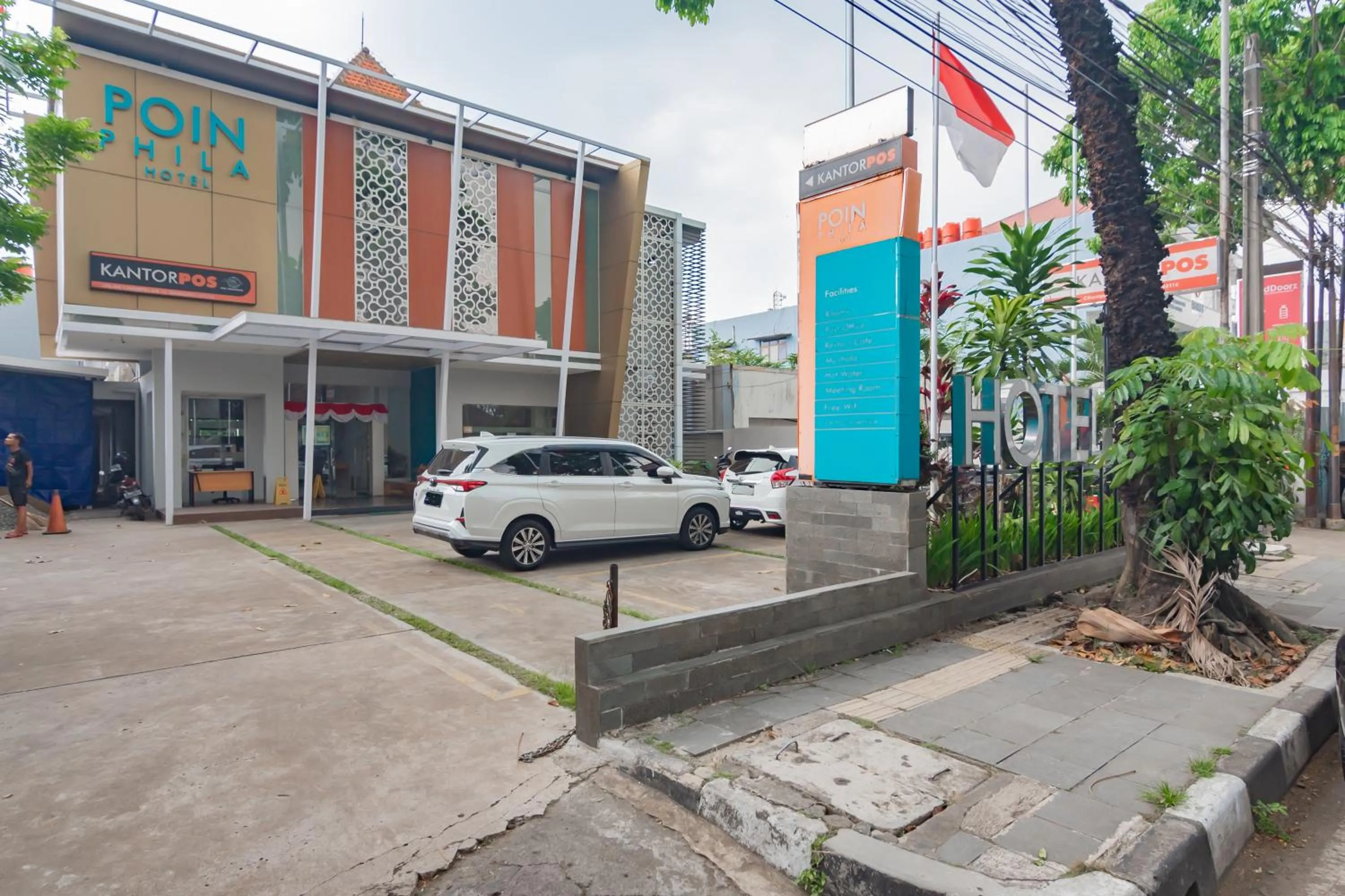 Property building in RedDoorz Plus @ Point Phila Cihampelas