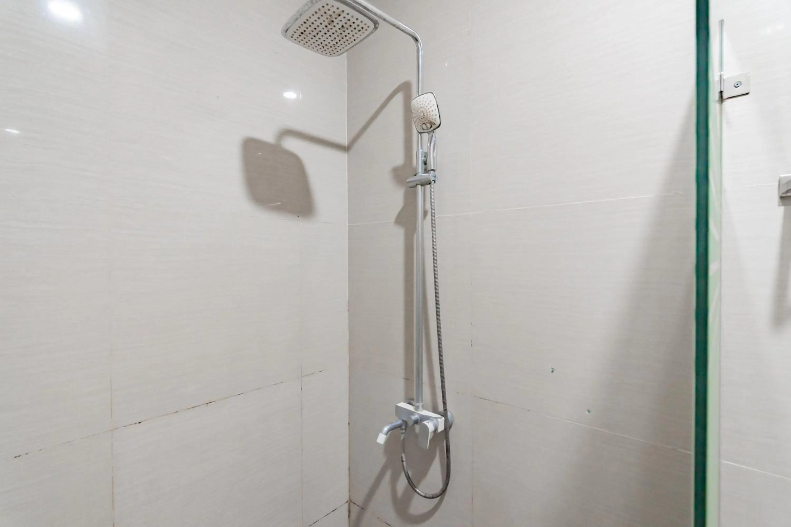 Bathroom in RedDoorz Plus @ Point Phila Cihampelas