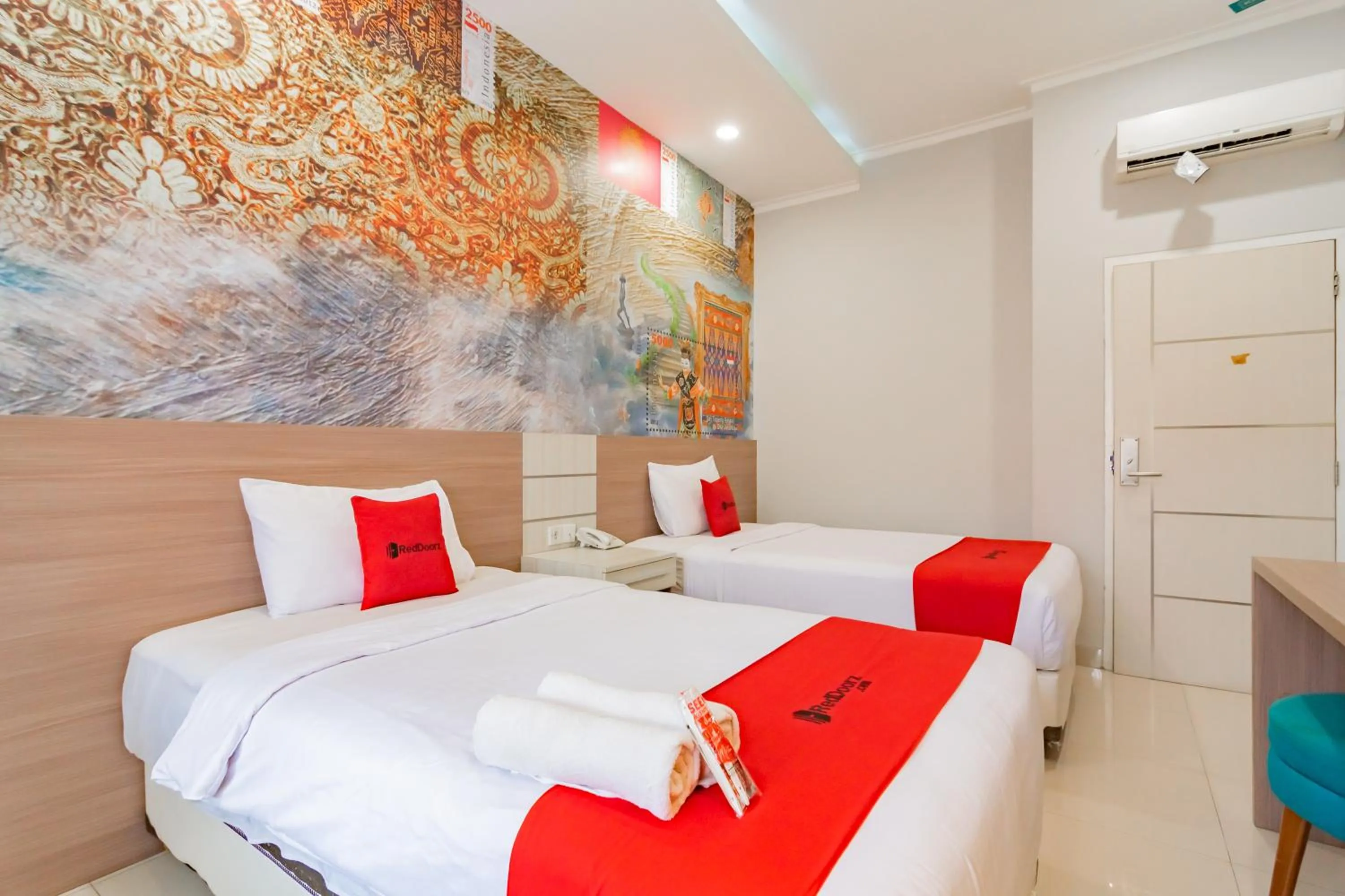 Bedroom, Bed in RedDoorz Plus @ Point Phila Cihampelas