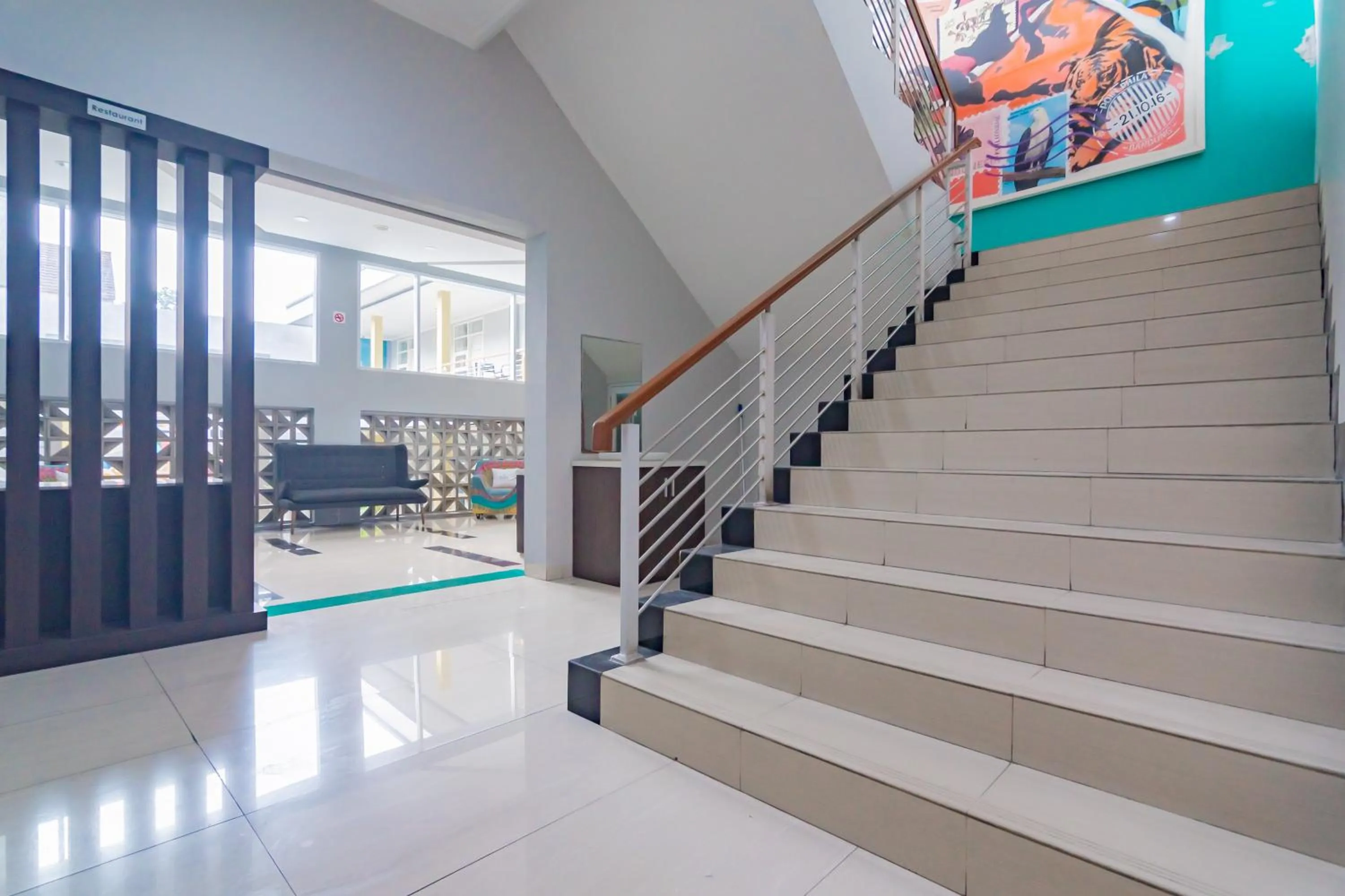 Lobby or reception in RedDoorz Plus @ Point Phila Cihampelas