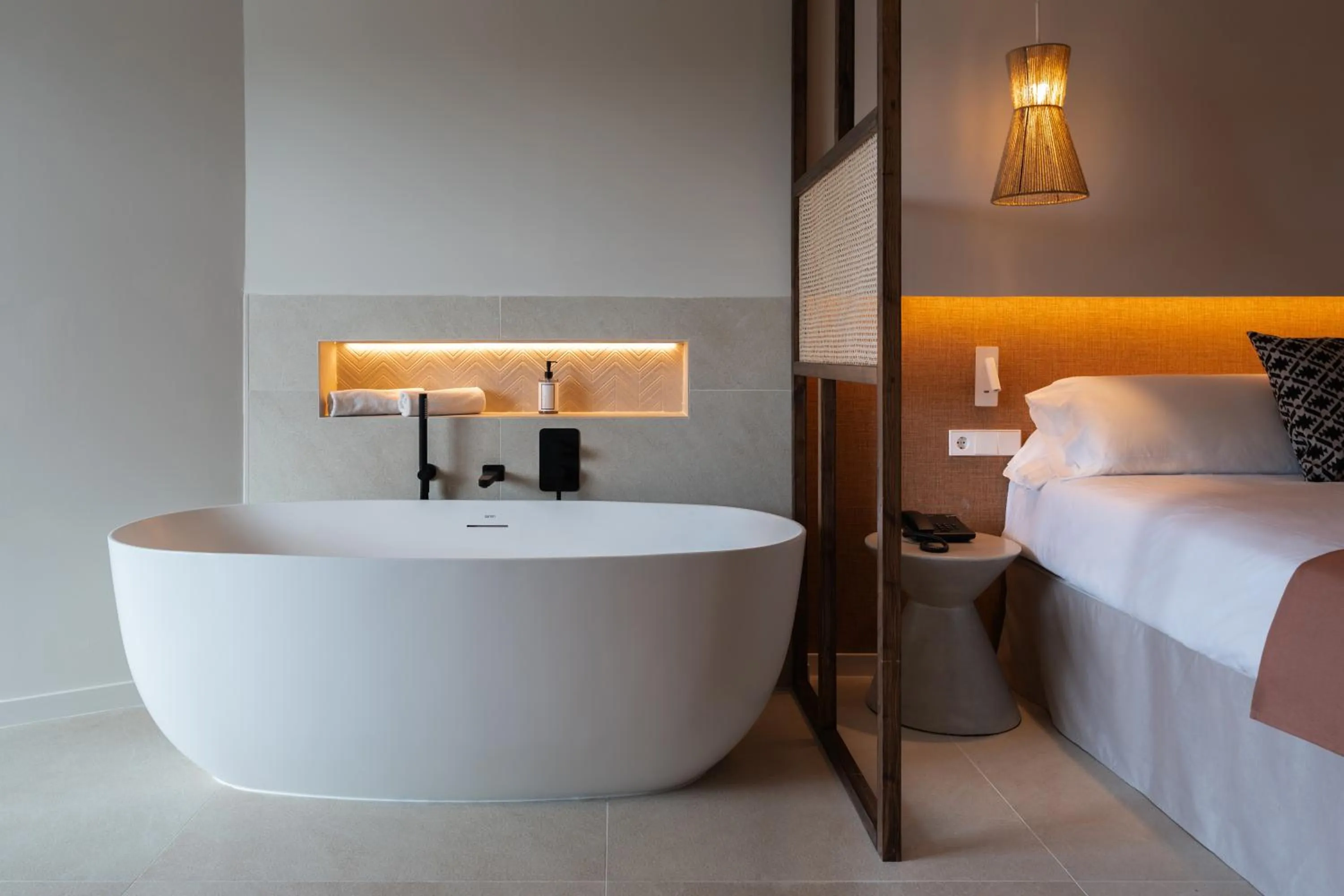 Bath, Bed in FERGUS Bermudas