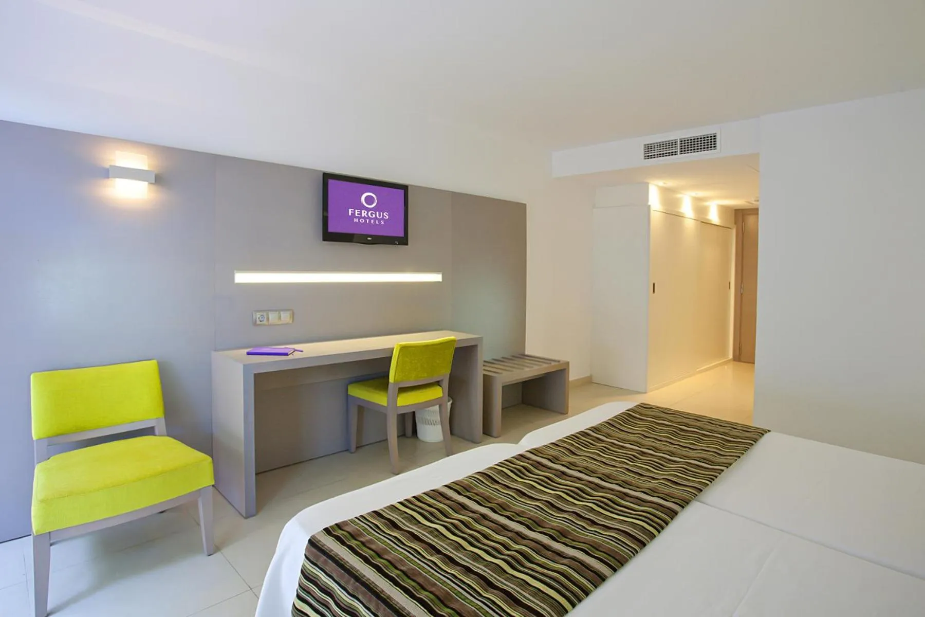 Bedroom, Bed in FERGUS Bermudas