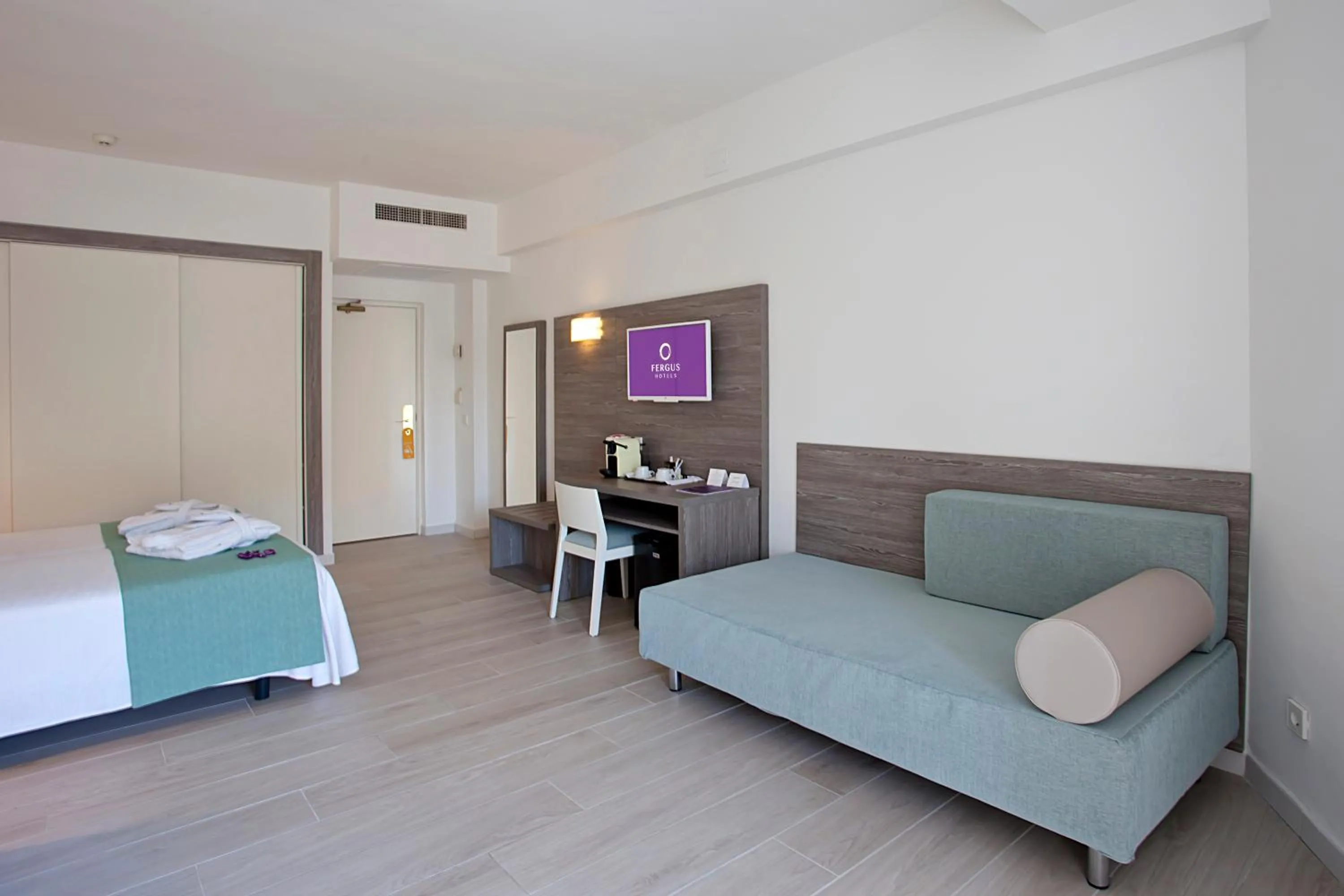 Bedroom, Bed in FERGUS Bermudas