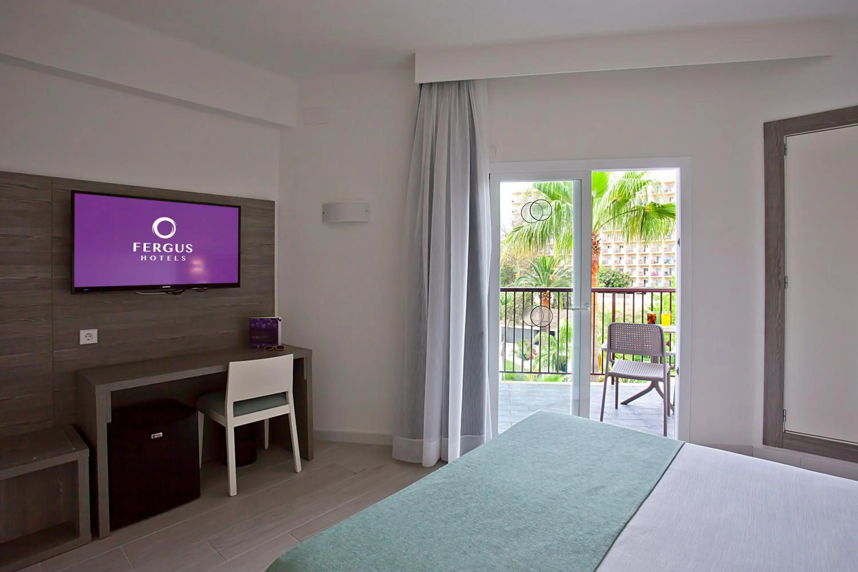 Bathroom, Bed in FERGUS Bermudas