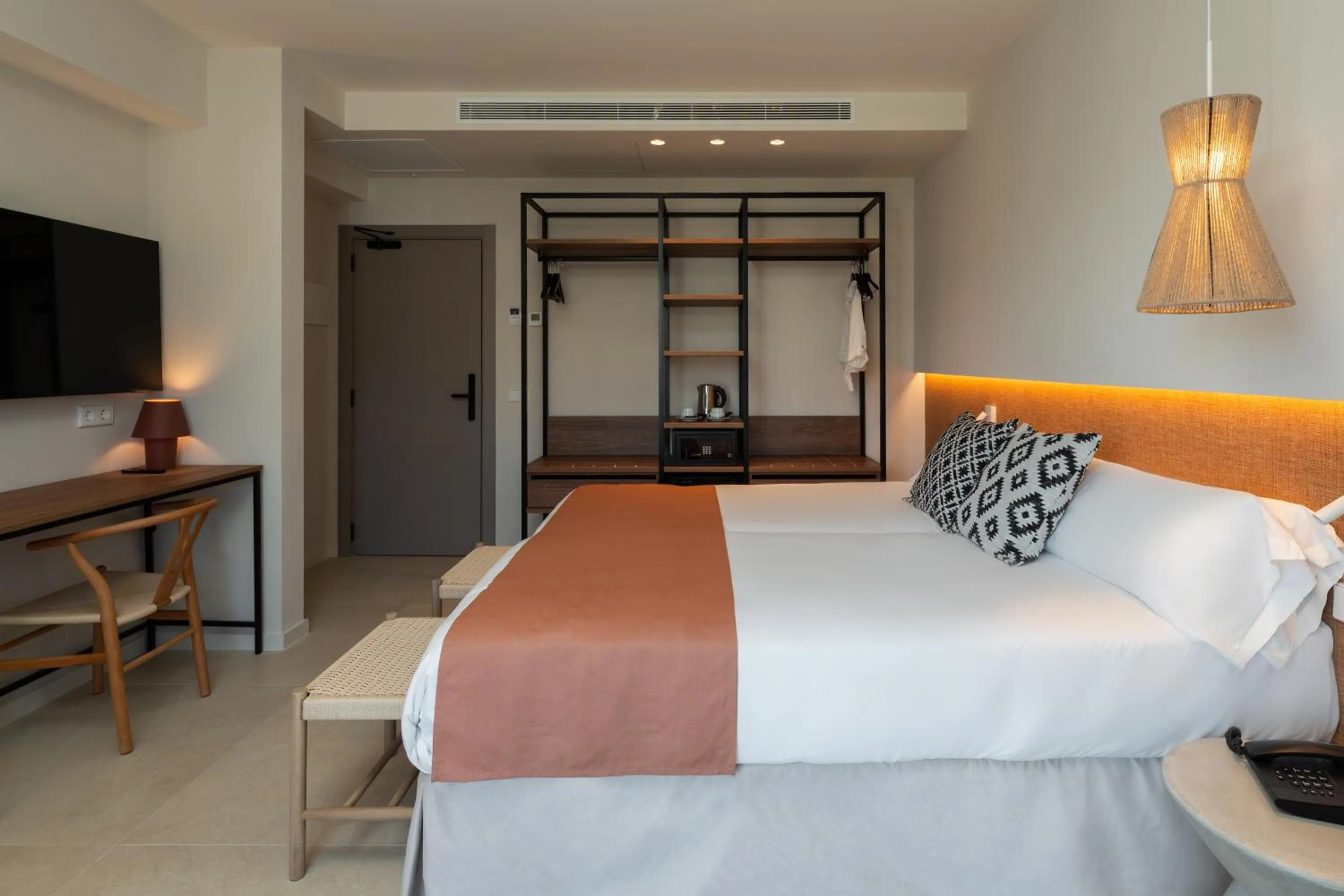 Bedroom, Bed in FERGUS Bermudas