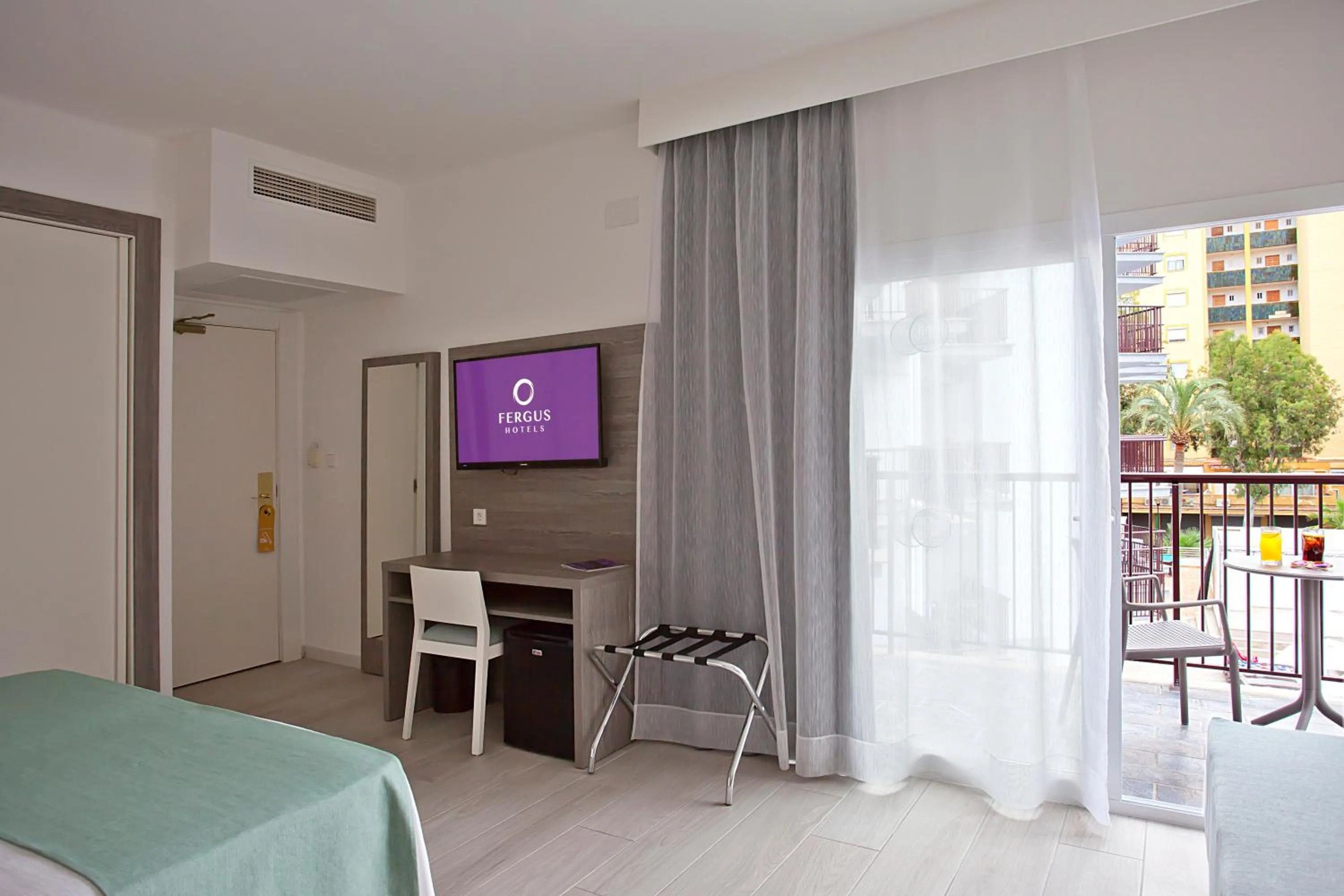 Bedroom, Bed in FERGUS Bermudas