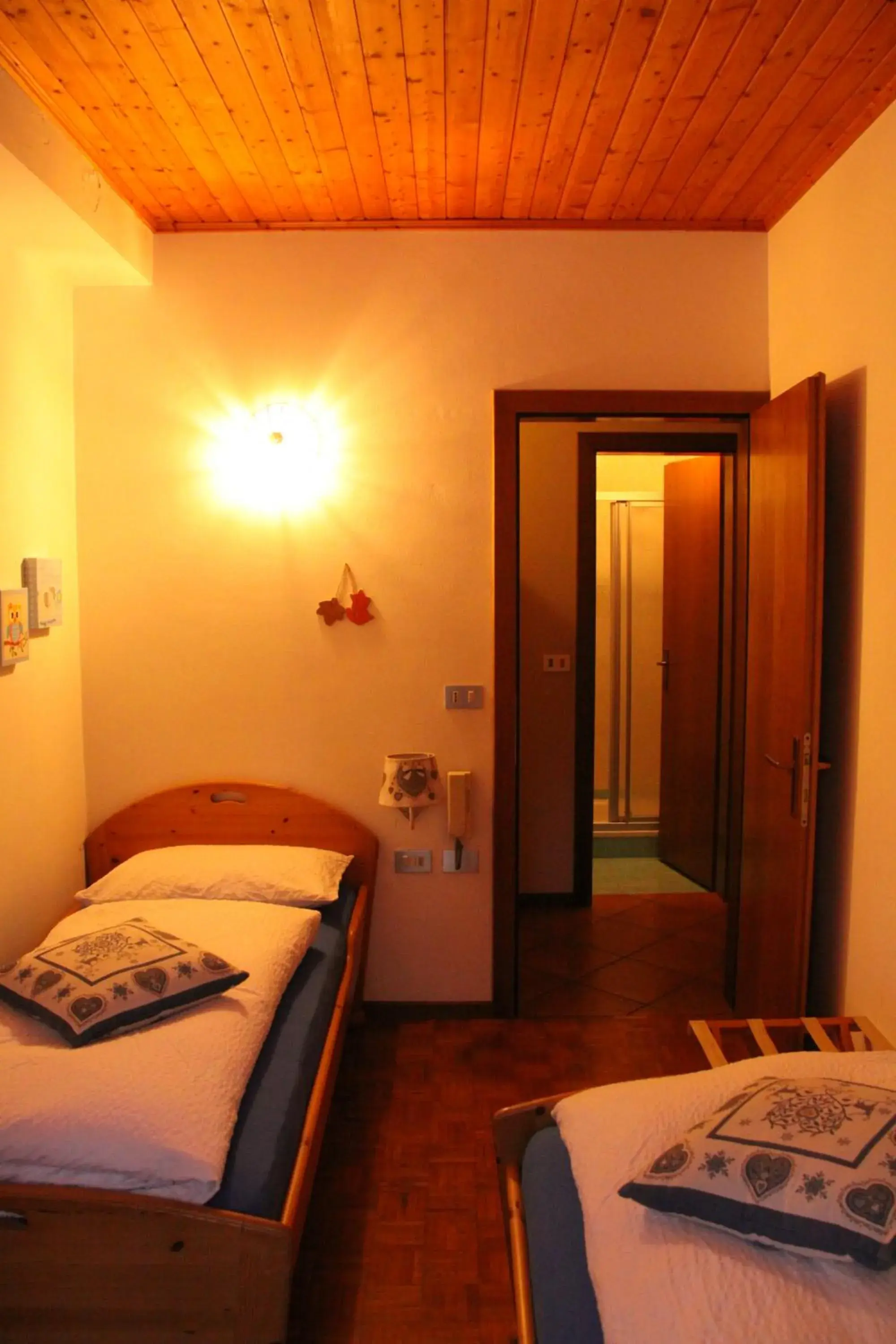 Single Room in Garni Biancaneve Ruffrè-Mendola Single Room in Garni Biancaneve Ruffrè-Mendola