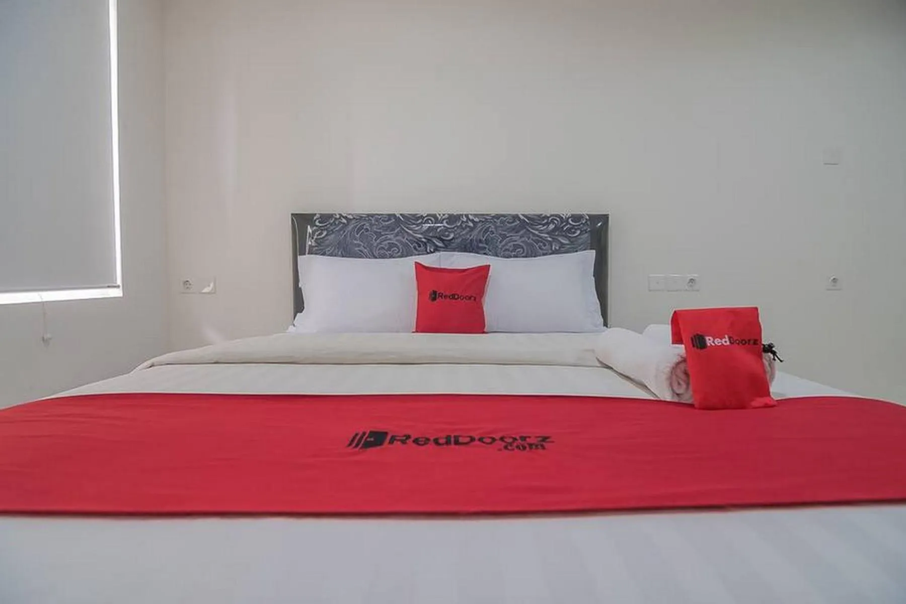 Bedroom, Bed in RedDoorz Apartment @ Sentul Tower