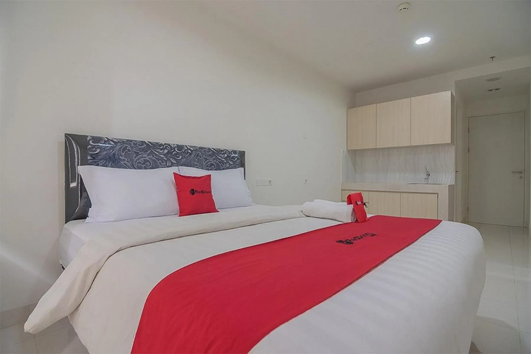 Bedroom, Bed in RedDoorz Apartment @ Sentul Tower