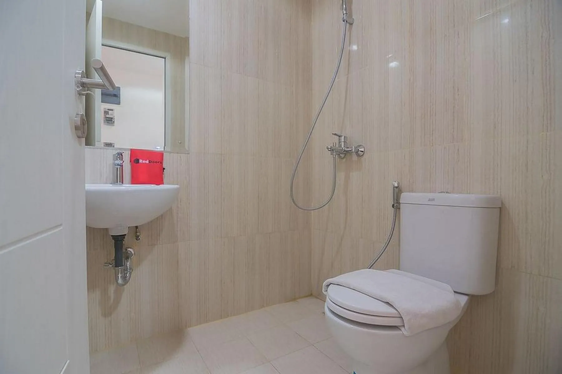 Bathroom in RedDoorz Apartment @ Sentul Tower