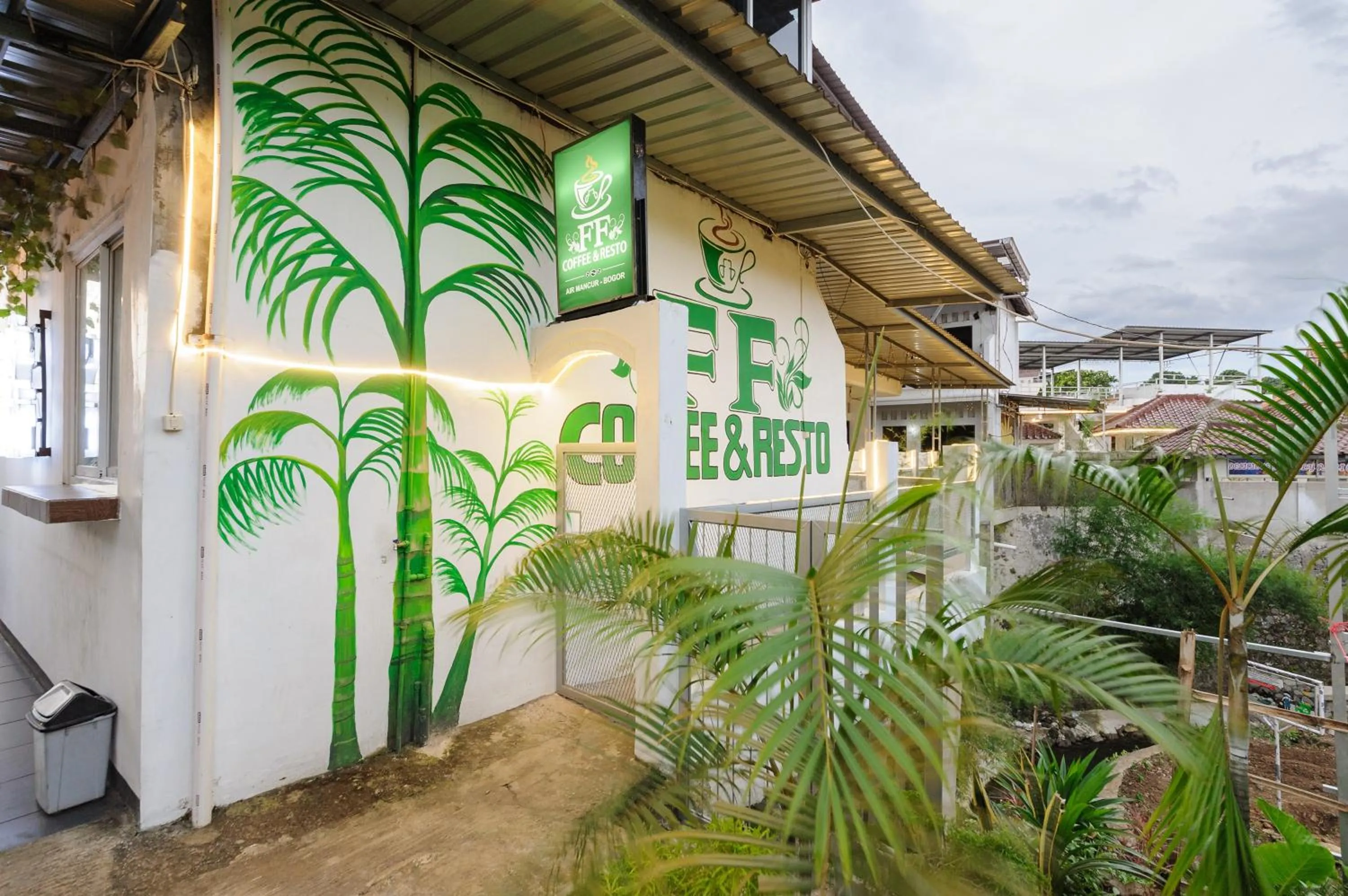 Property building in RedDoorz Syariah near Taman Air Mancur Bogor