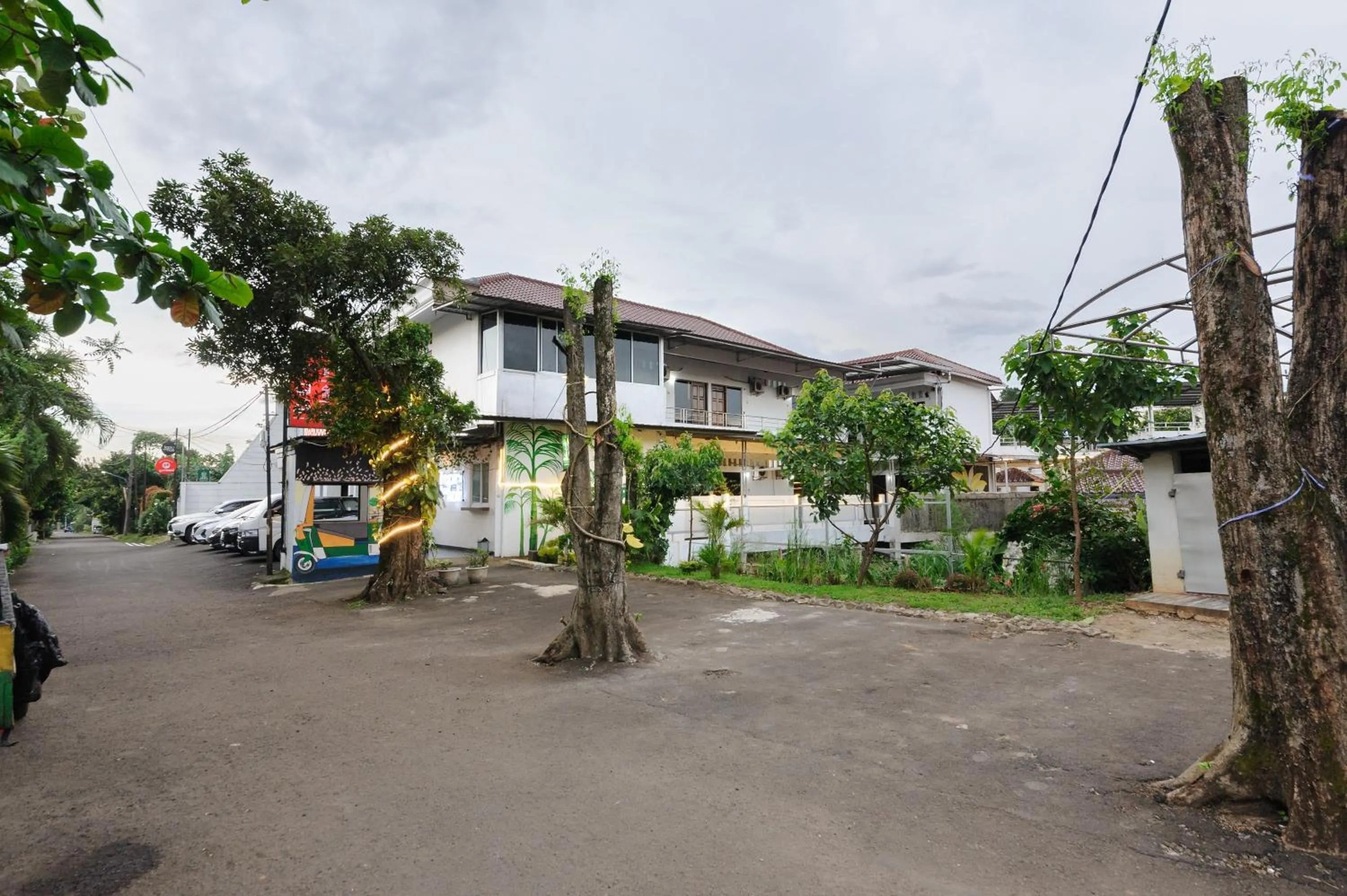 Facade/entrance in RedDoorz Syariah near Taman Air Mancur Bogor