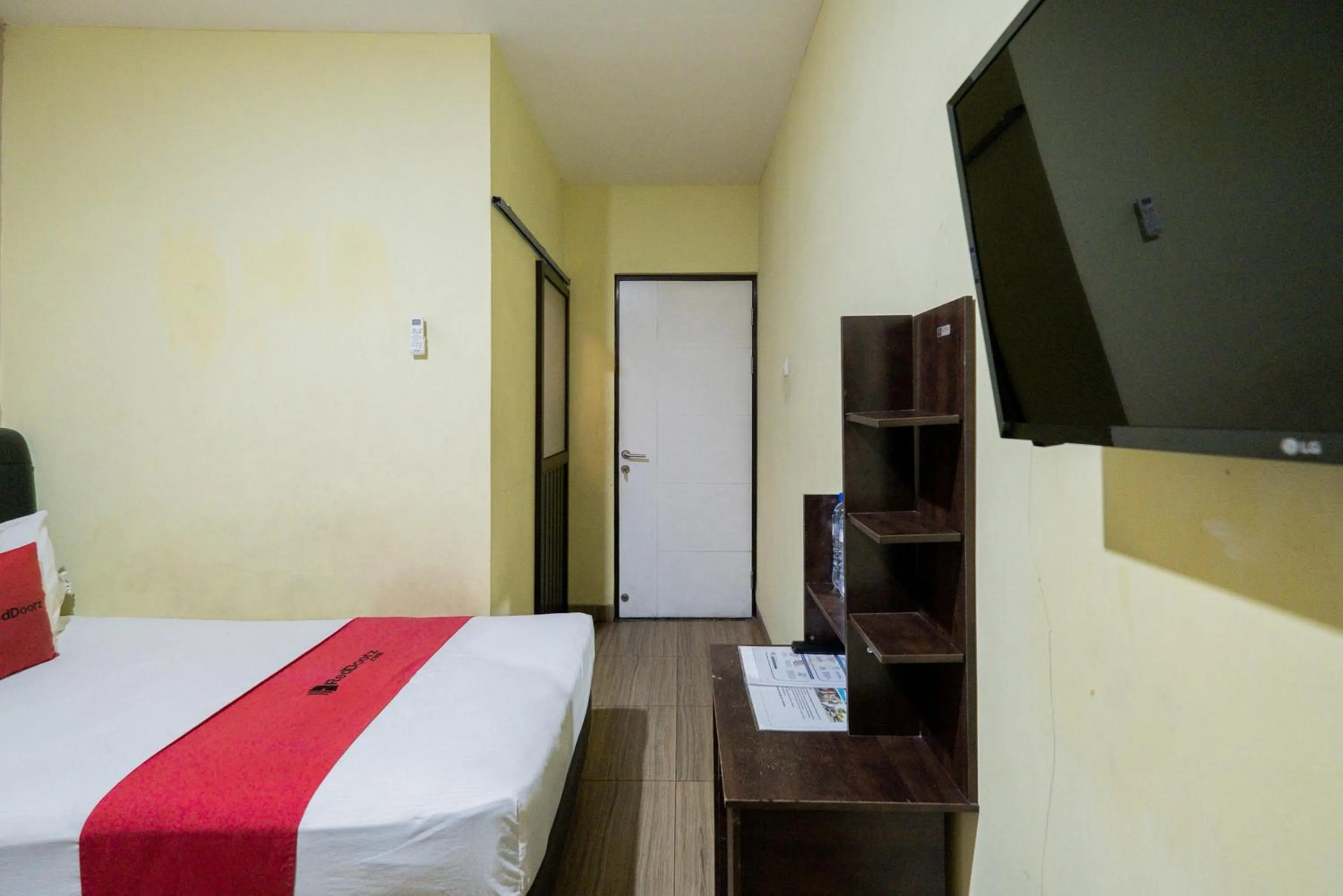 Bed in RedDoorz near Surabaya Town Square