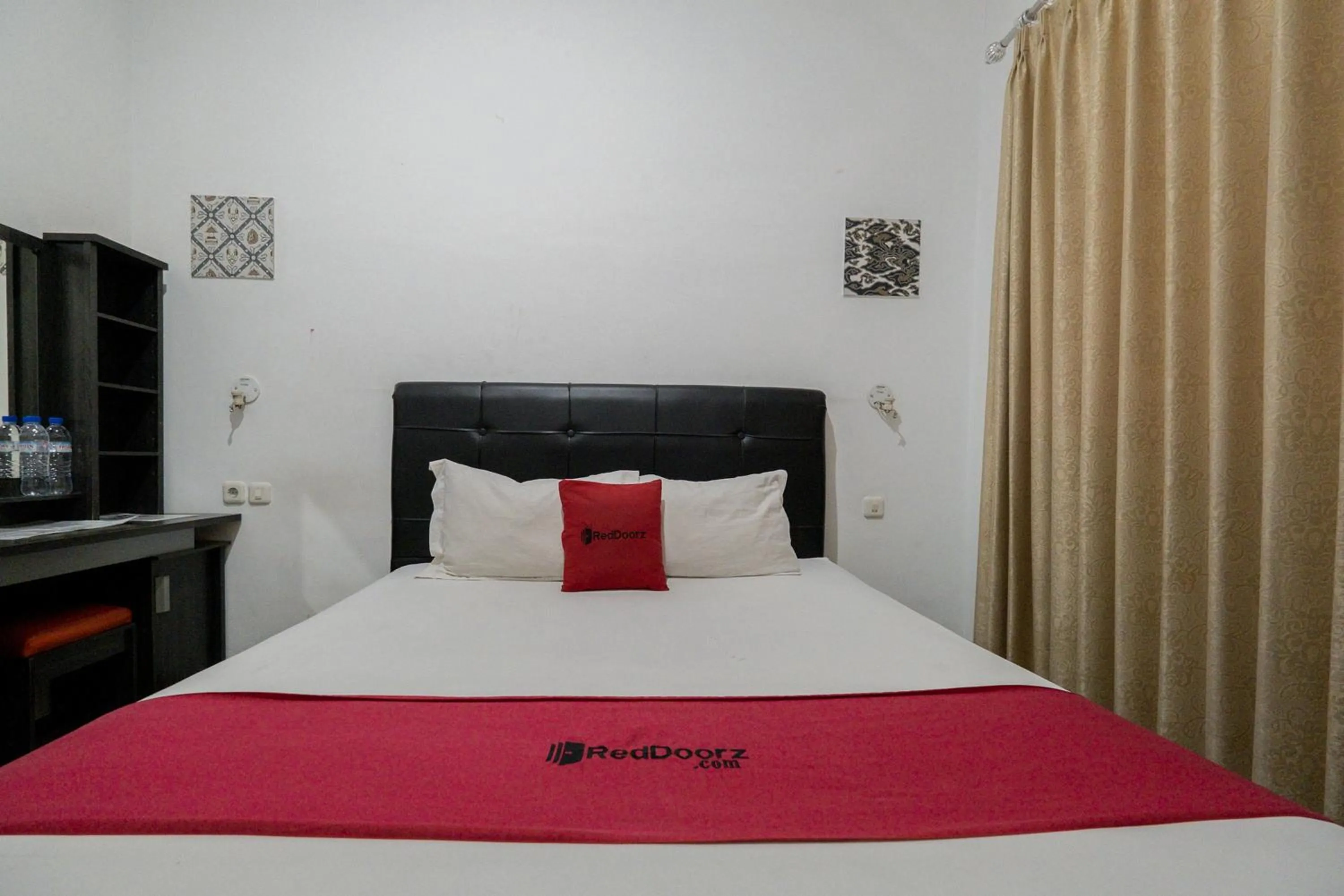Bed in RedDoorz near Surabaya Town Square