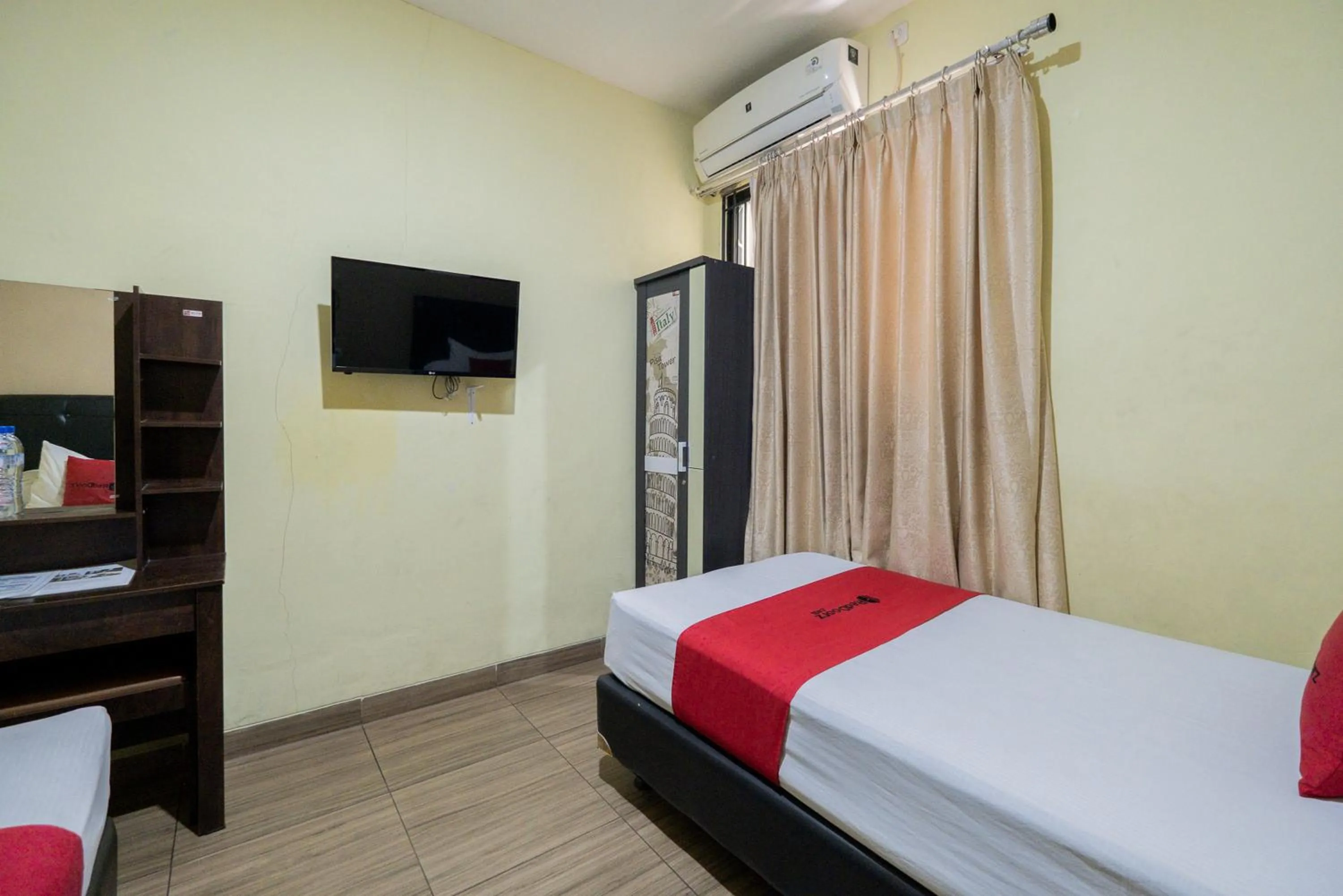Bed in RedDoorz near Surabaya Town Square