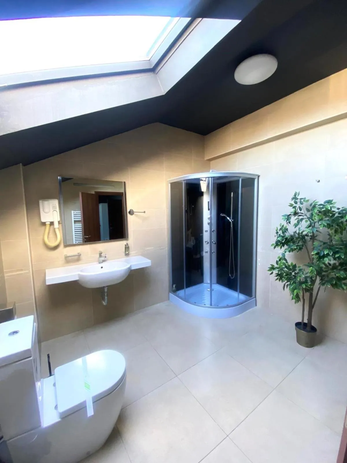 Shower in Alex&George Boutique Hotel