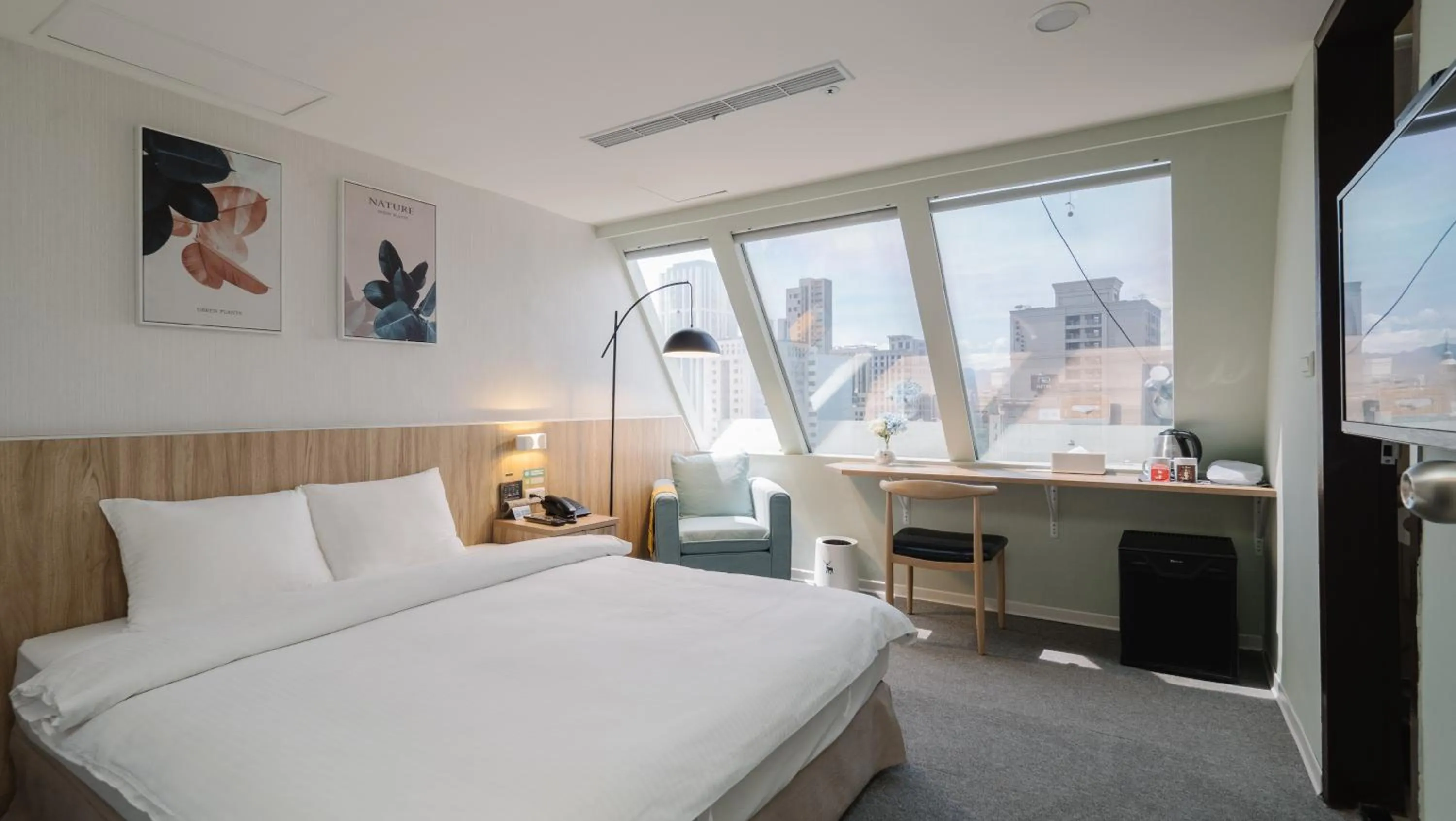 City view, Bed in Hotel attic