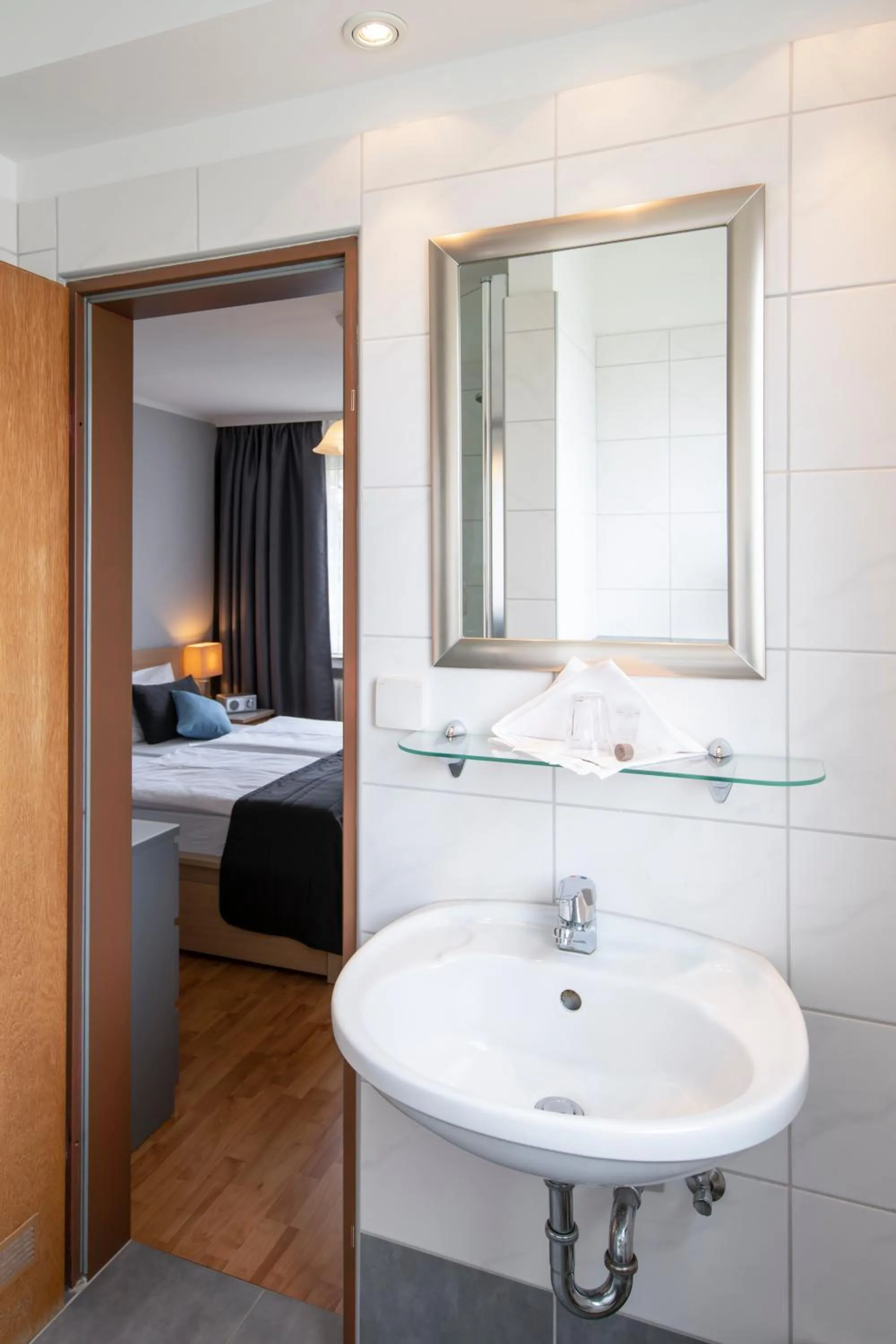 Bathroom, Bed in Hotel Birkenstern