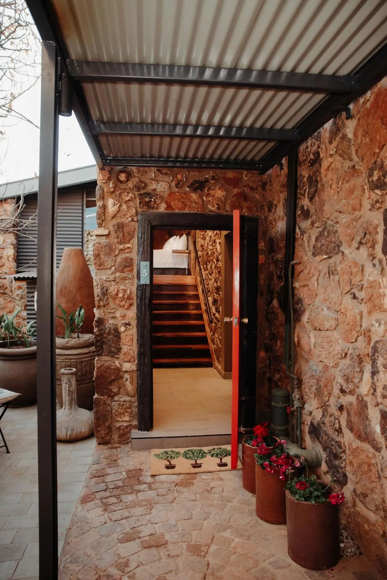 Facade/entrance in Bastion House