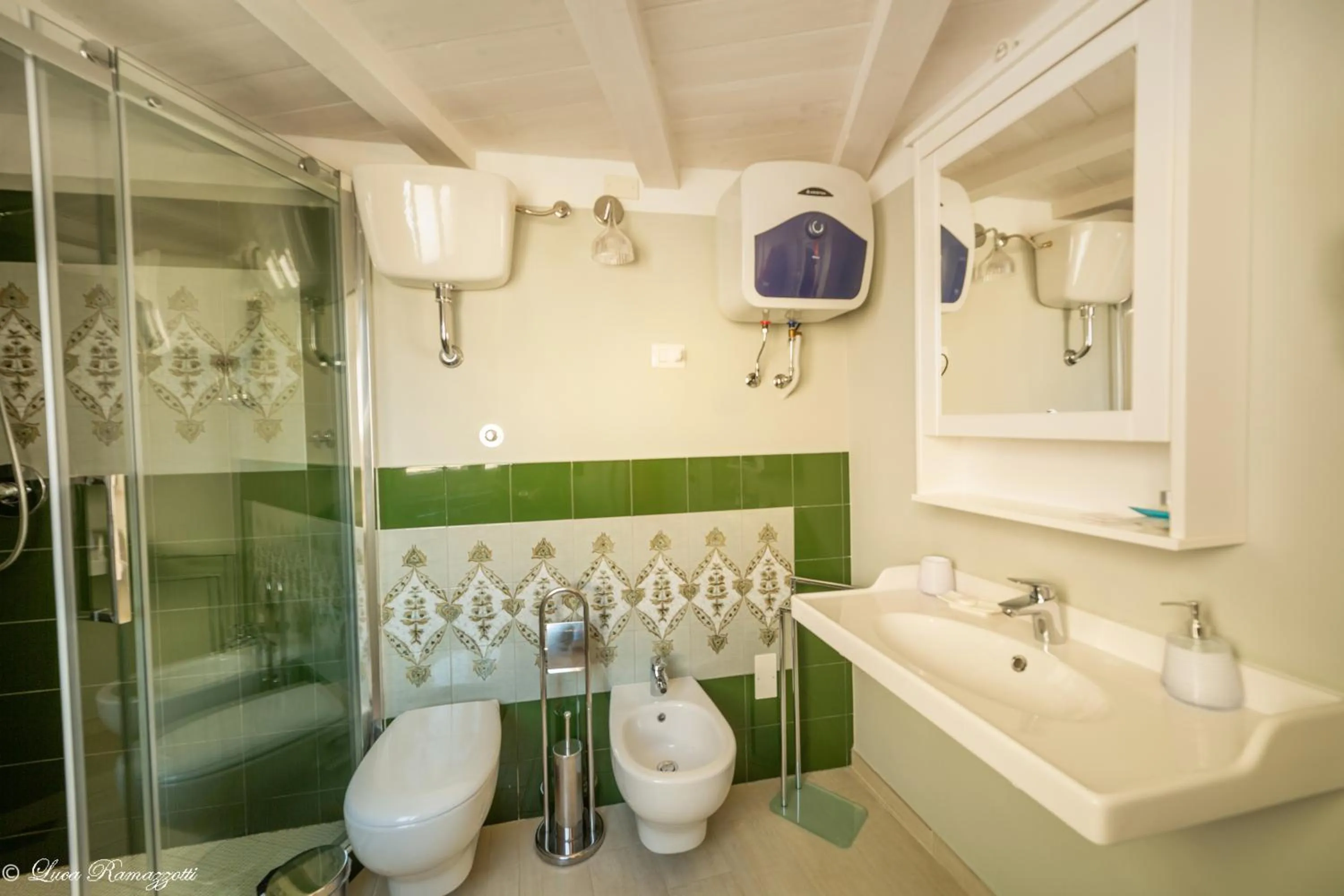 Shower in Janna 'e Mare