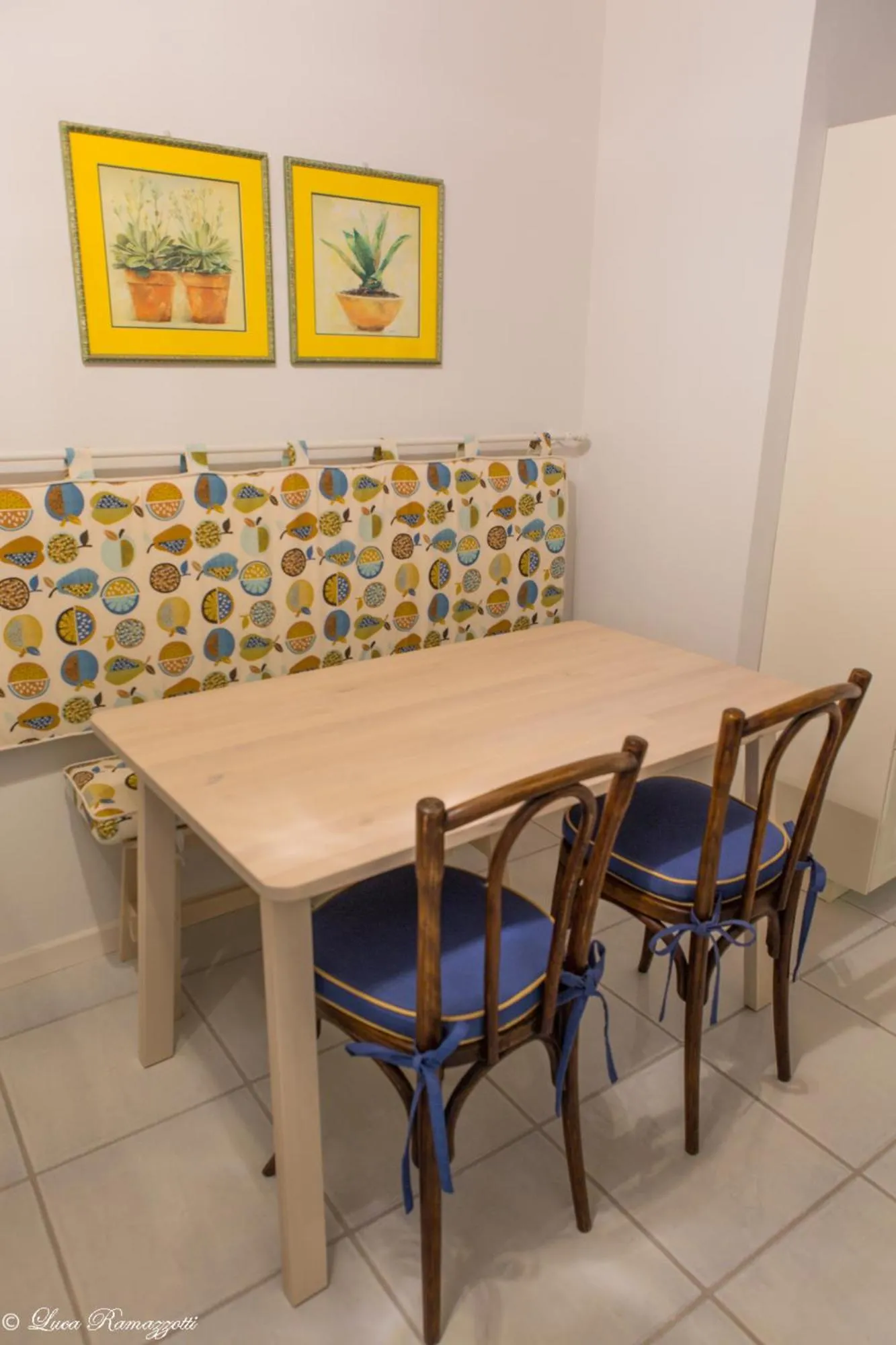 Dining area in Janna 'e Mare